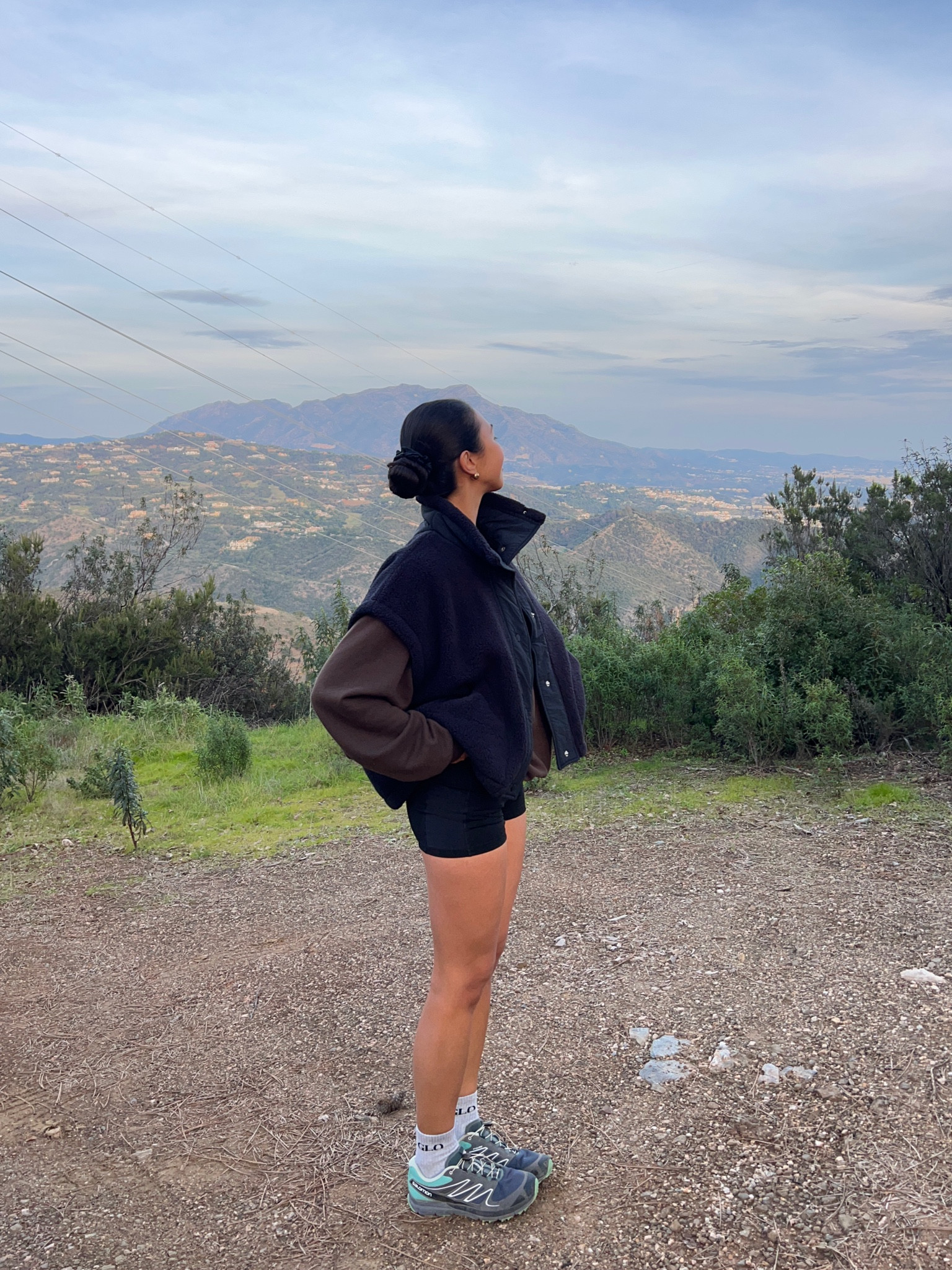 Hiking outfit of the day, wearing my favourite alo sweatshirt, FP movement fleece and Salomon shoes 🤎 

#LTKeurope #LTKuk #LTKfitness
