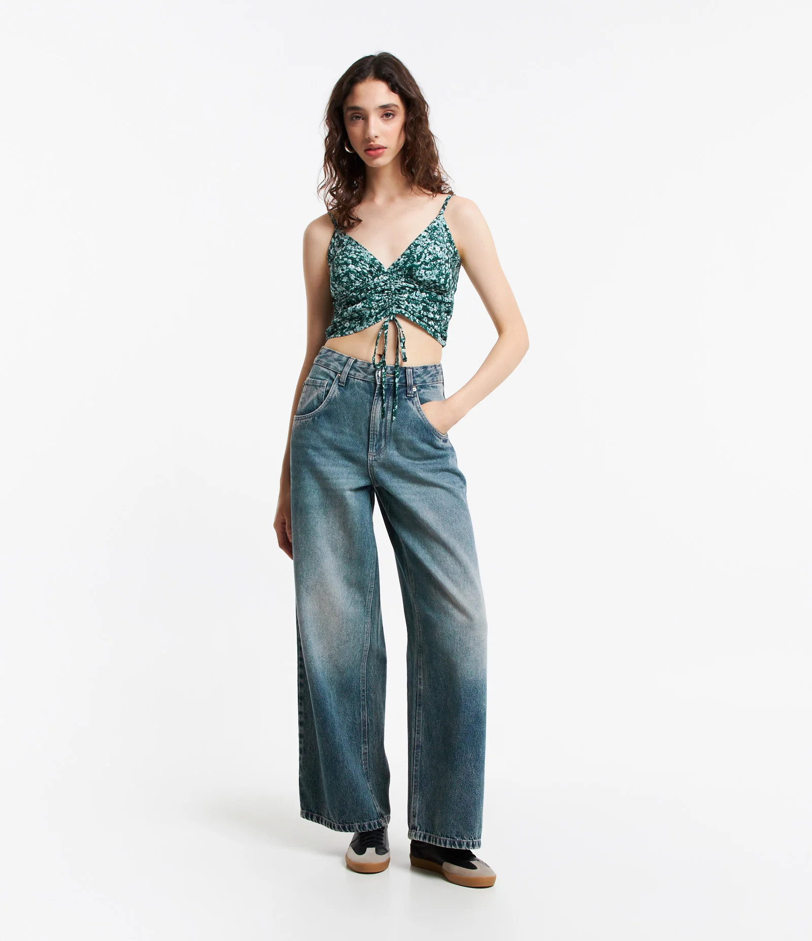 Blusa Cropped em Viscose Estampa Floral Liberty com Franzido Frontal Verde - Lojas Renner | Renner (BR)