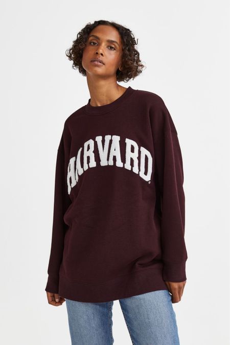 I am obsessing over these vintage oversized sweat shirts!!! Can I wear this even if I didn’t attend Harvard? It’s so perf for fall/winter! 

#LTKSeasonal #LTKstyletip #LTKunder50