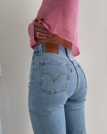 @levis ribcage straight so flattering on the booty! Run tts wearing a 25! #levisltkpartner #levis

#LTKsalealert #LTKfindsunder100 #LTKSeasonal