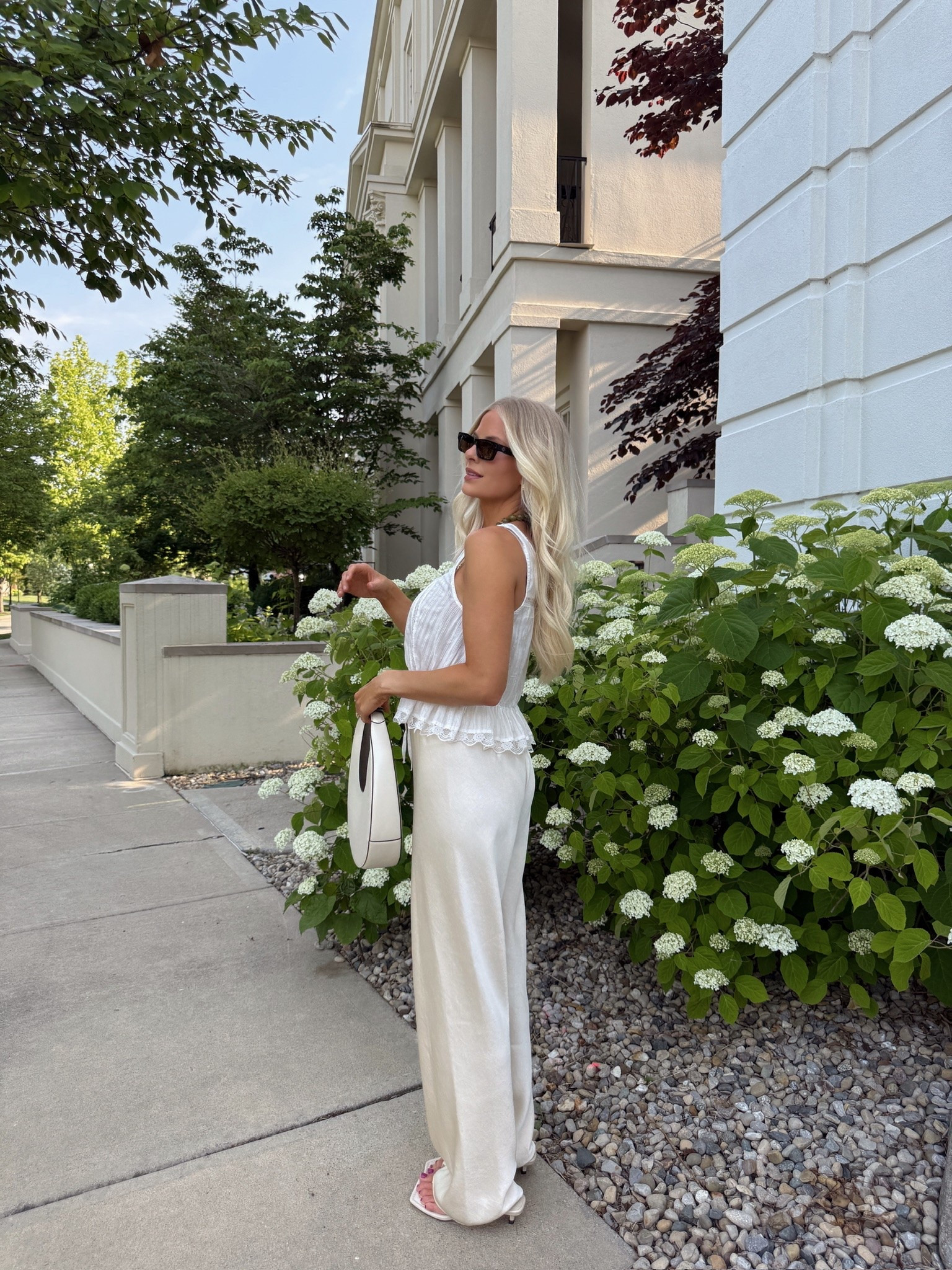 SIZE: small in top, small in pants, shoes tts, code KATHLEEN20 for discount on sunnies! #kathleenpost

Summer chic outfit, dinner date outfit, summer date night