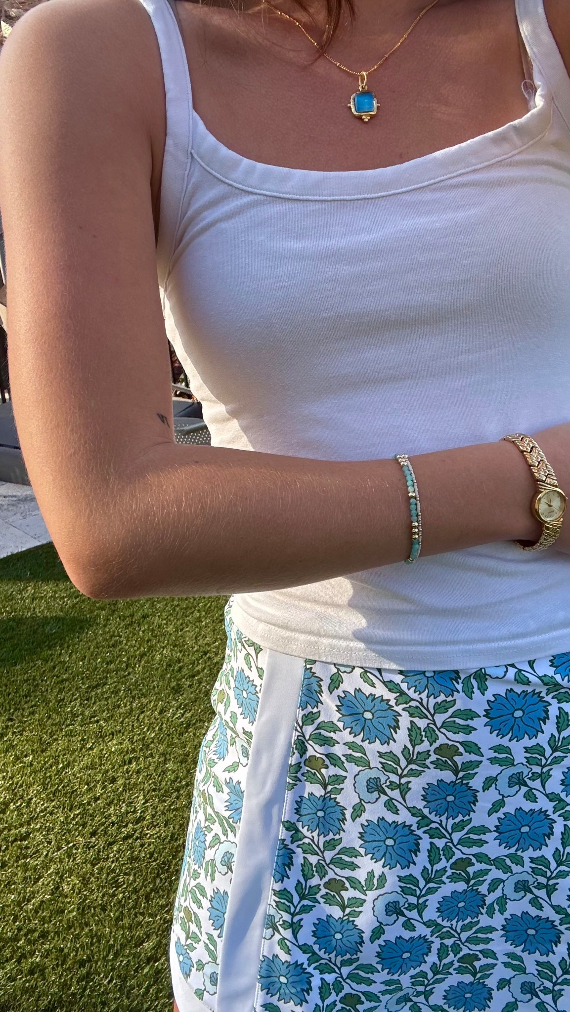 Wearing an xs which is my usual! Necklace is in Parisian blue!