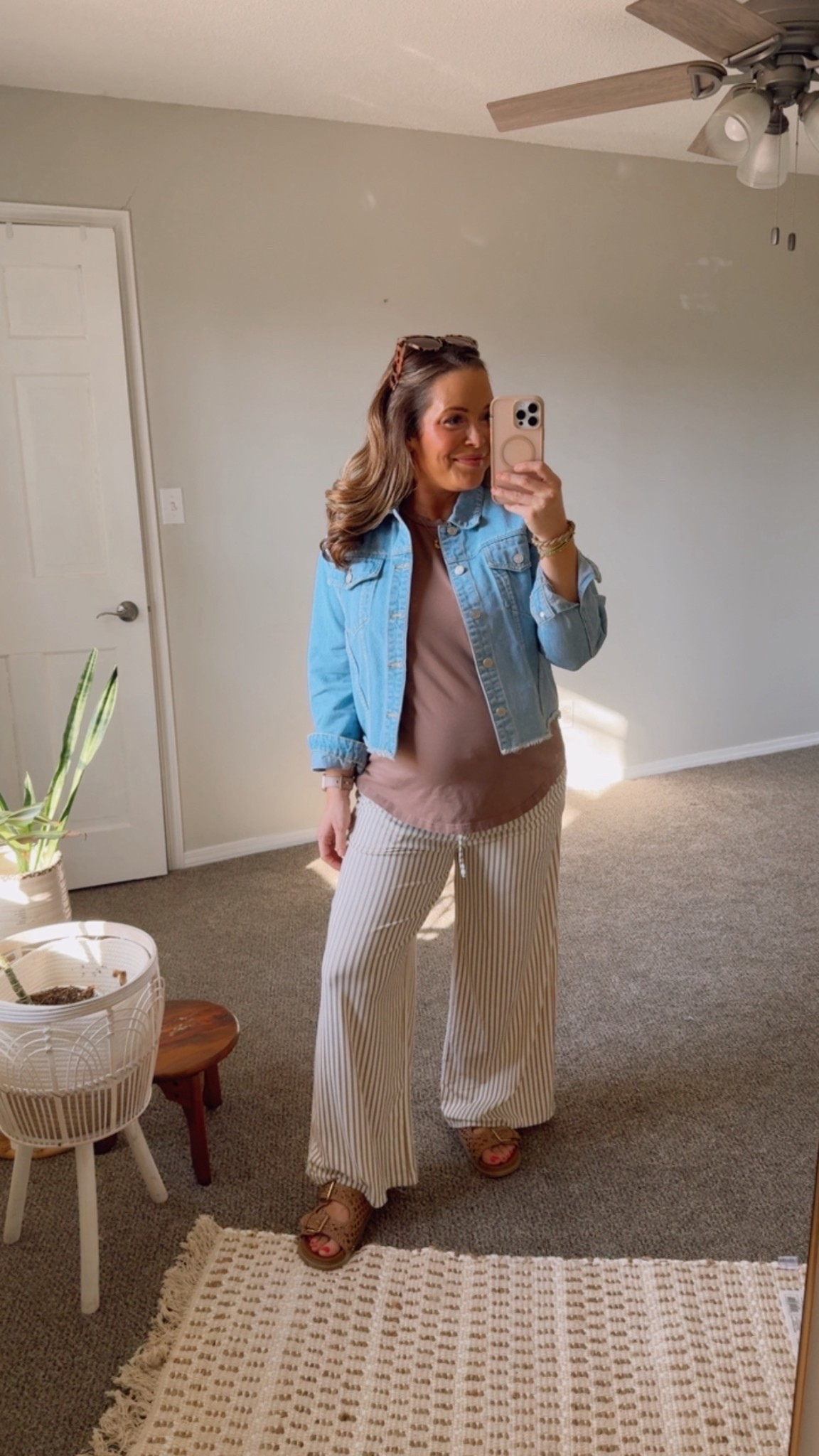 comfy casual maternity outfit 🤍

#LTKPetite #LTKootd #LTKBump