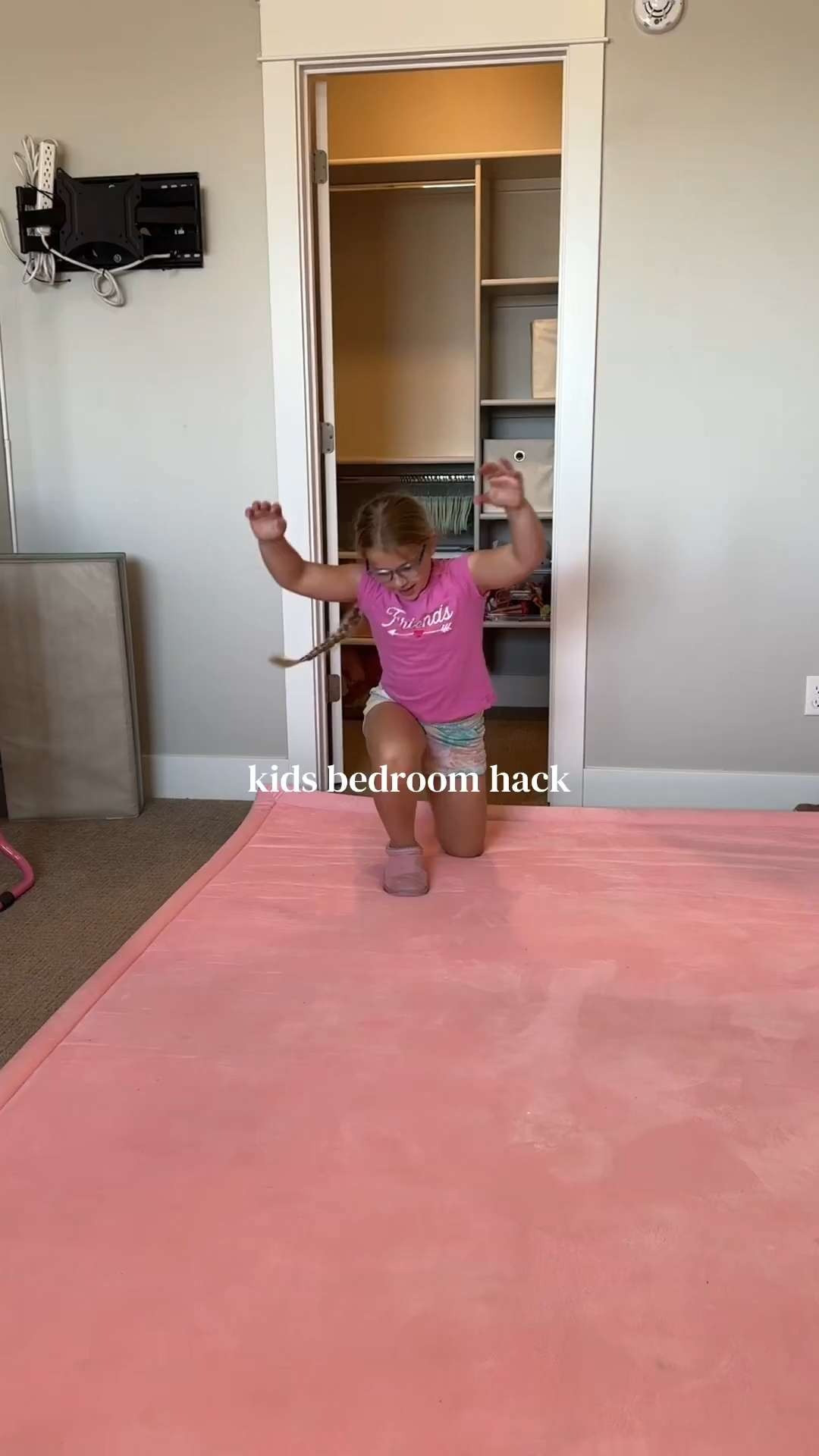 🧸 A memory foam play mat that replaces traditional rugs

 

 #LTKActive #LTKHome #LTKKids