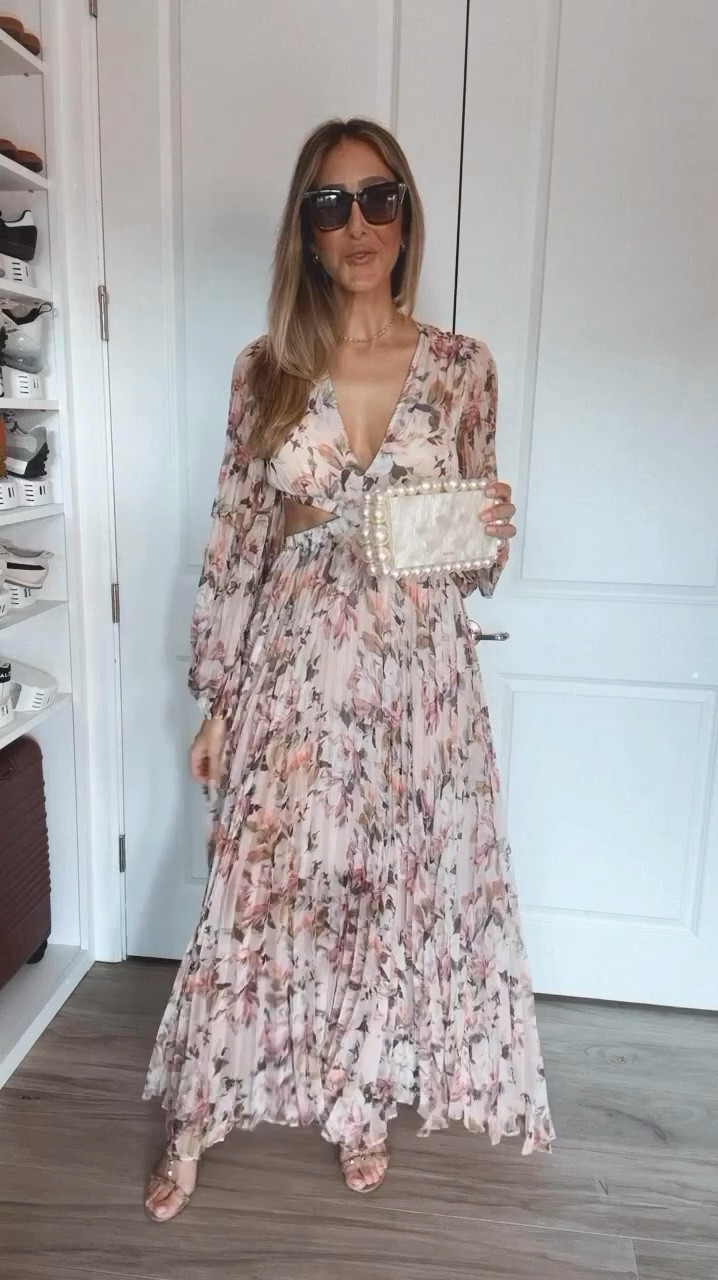 Perfect spring dress for a wedding or any occasion. Gorgeous and flattering. Fits true to size I am wearing a size small. Wedding guest dress 



#LTKstyletip #LTKwedding #LTKSeasonal