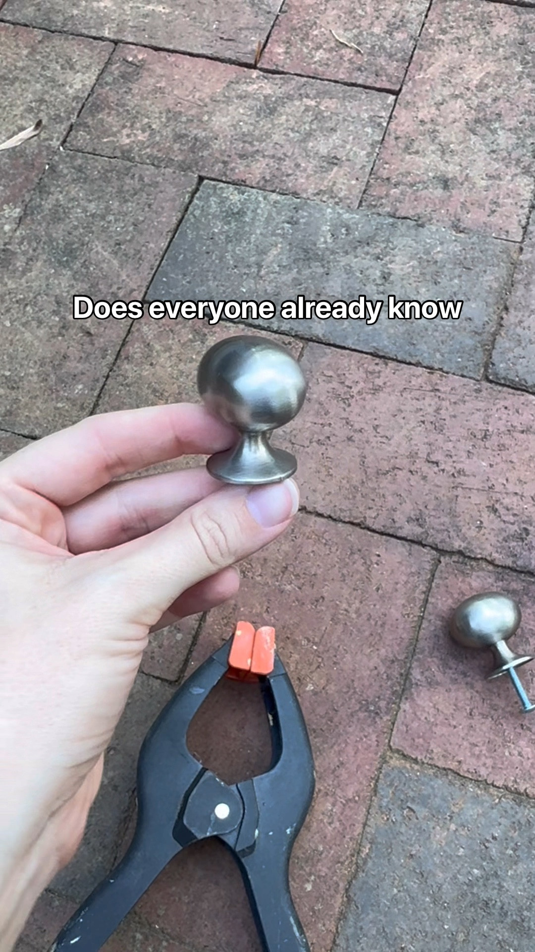 I'm geeking out over this, but let's be real, nobody else cares 🤣 

Spray painting knobs for dummies!
