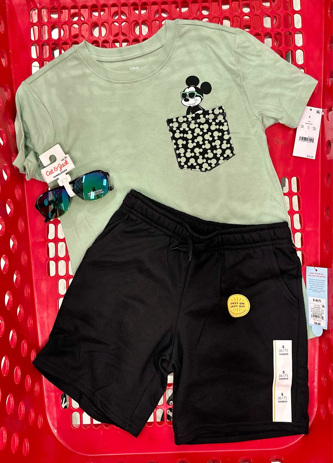 Calling all Mickey fans, Target has your little guys summer style covered with this cute & simple Mickey outfit☺️ Perfect for Disney park visits and sunny adventures!