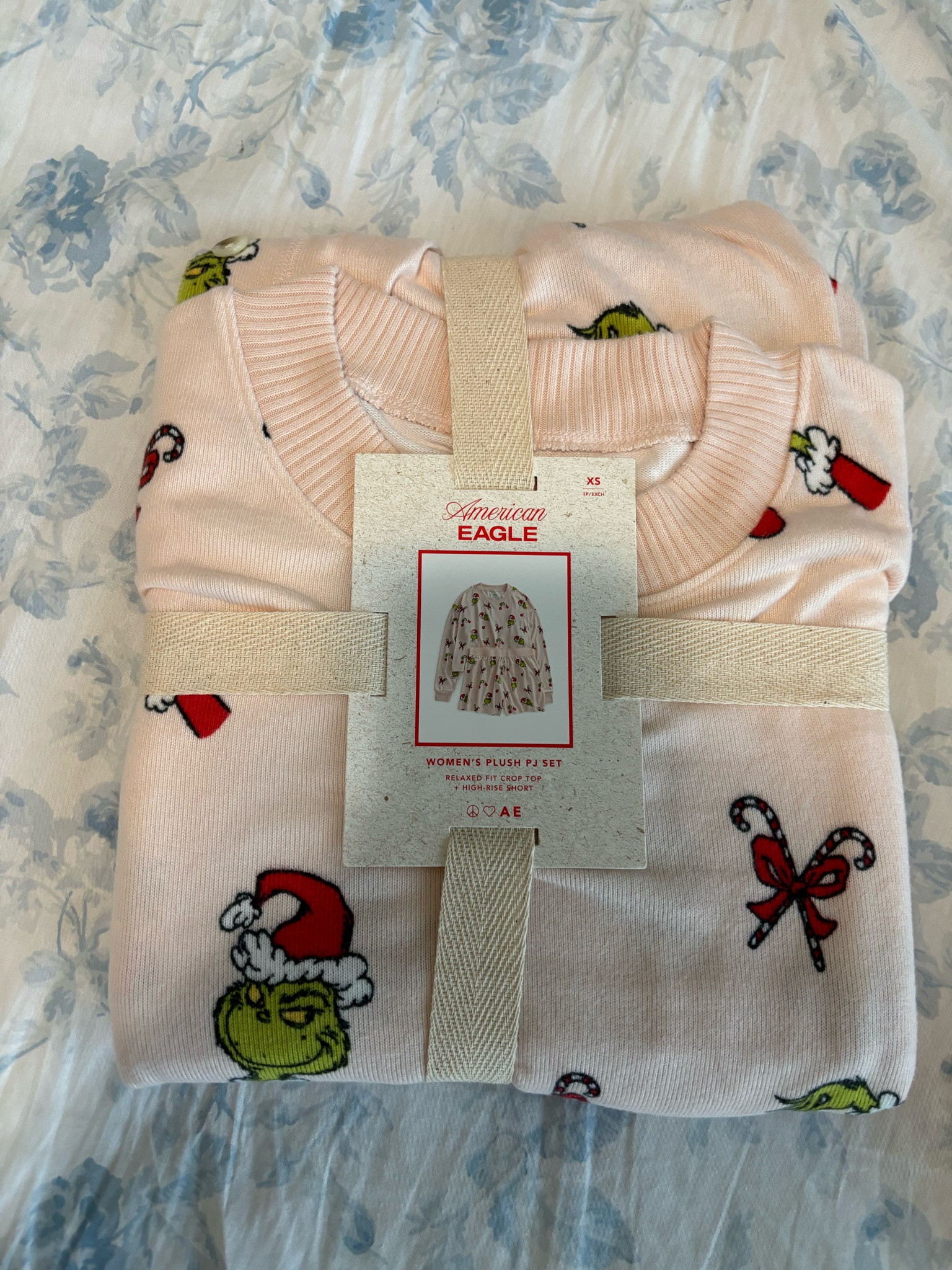 Grinch pajama set

#LTKfindsunder50 #LTKSeasonal #LTKstyletip