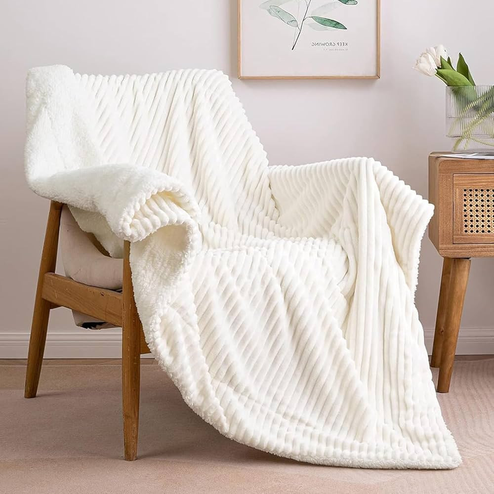 MIULEE Christmas Sherpa Blanket - 50 X 60 Inch Thick Fleece Blankets and Throws - Warm Soft Strip... | Amazon (CA)