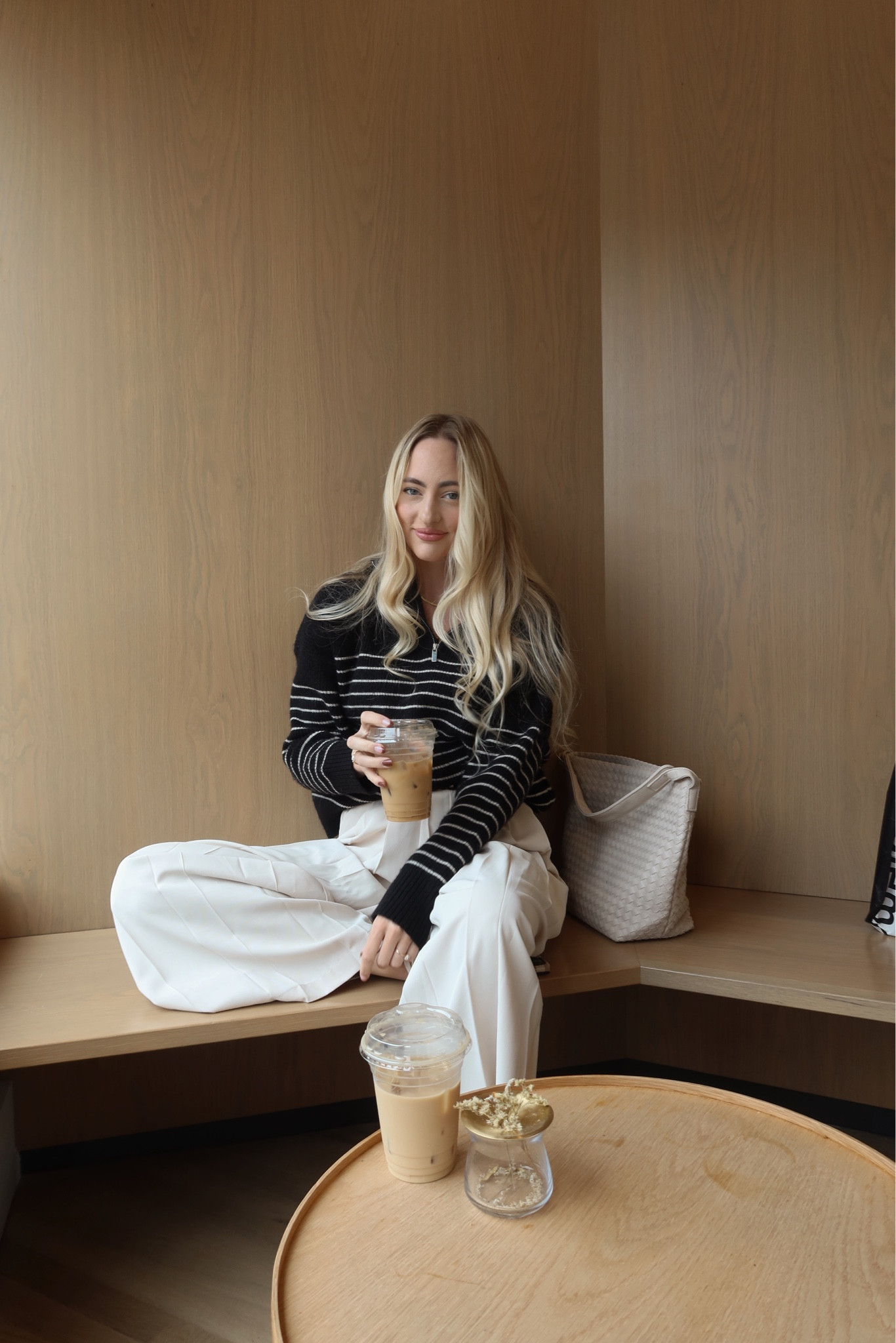 Cozy coffee shop #falloutfit #cozywinteroutfit #winteroutfitinspo 