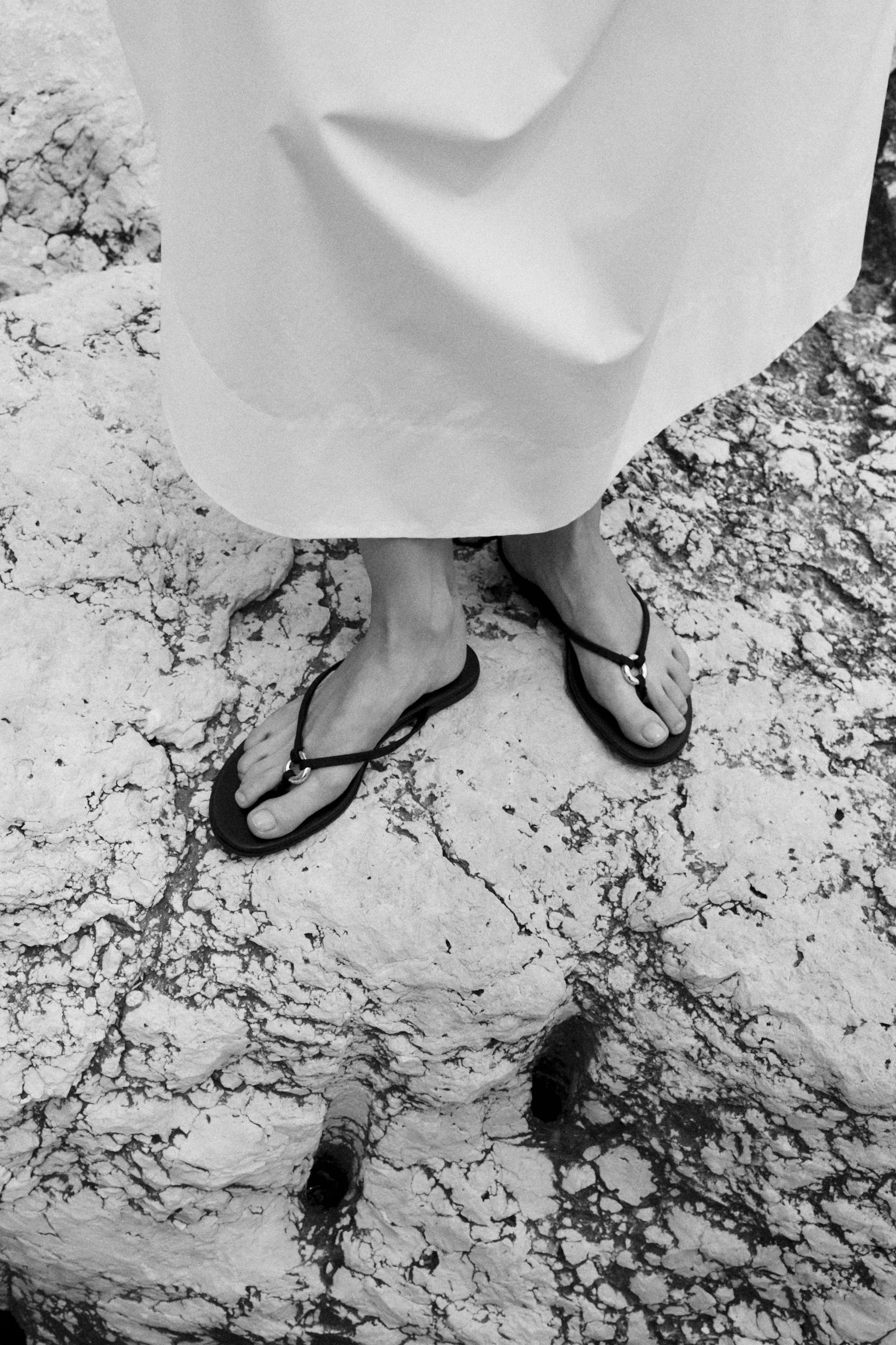 Ring-detail flip-flops | H&M (UK, MY, IN, SG, PH, TW, HK)