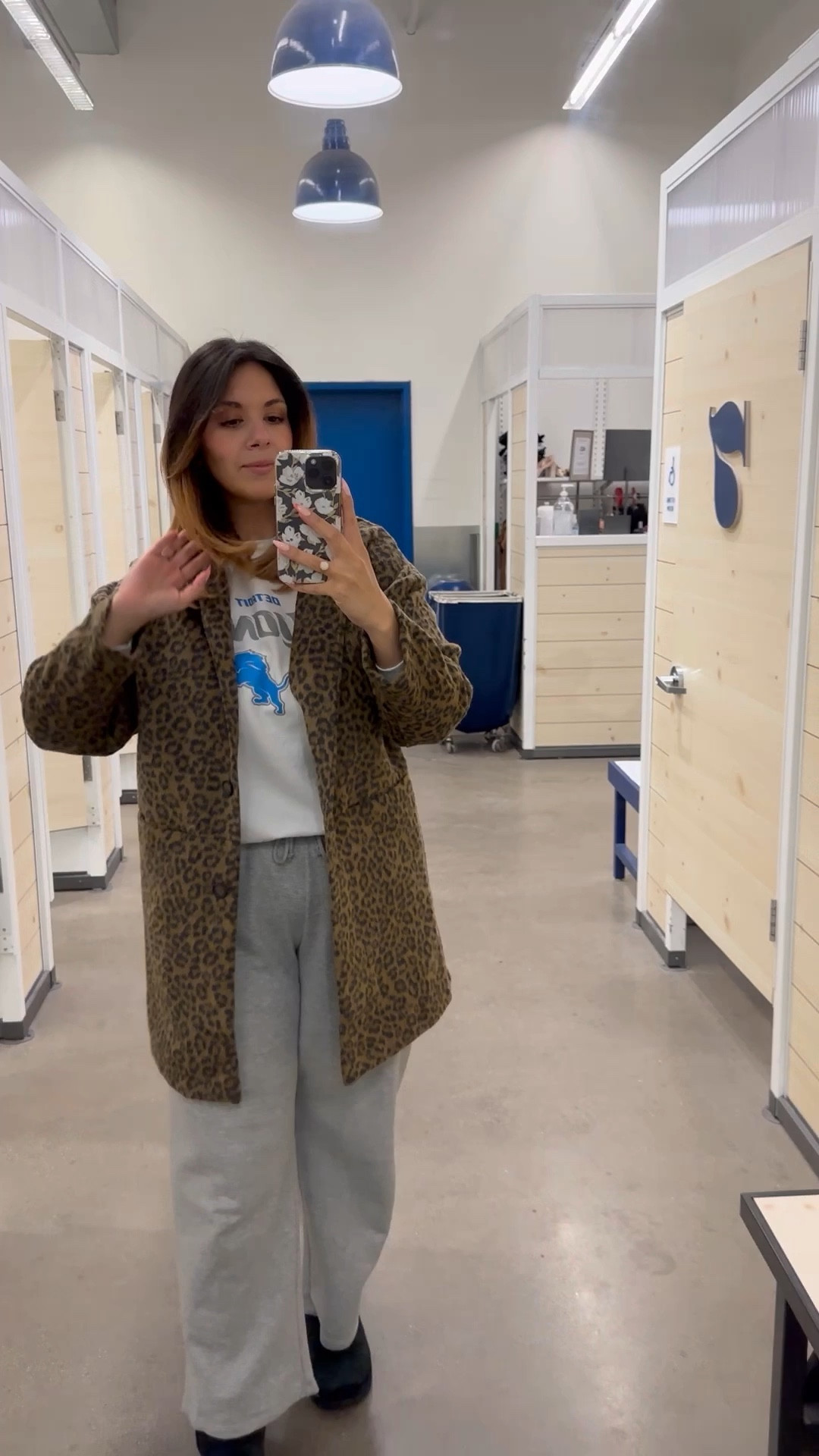 Oooooo mob wife aesthetic coat & under $20! 💅🏼💋✨ 

Wearing a size medium! 


#mobwife
#mob
#wife
#furcoat
#animalprint
#onsale
#midsize

#LTKstyletip #LTKmidsize #LTKplussize