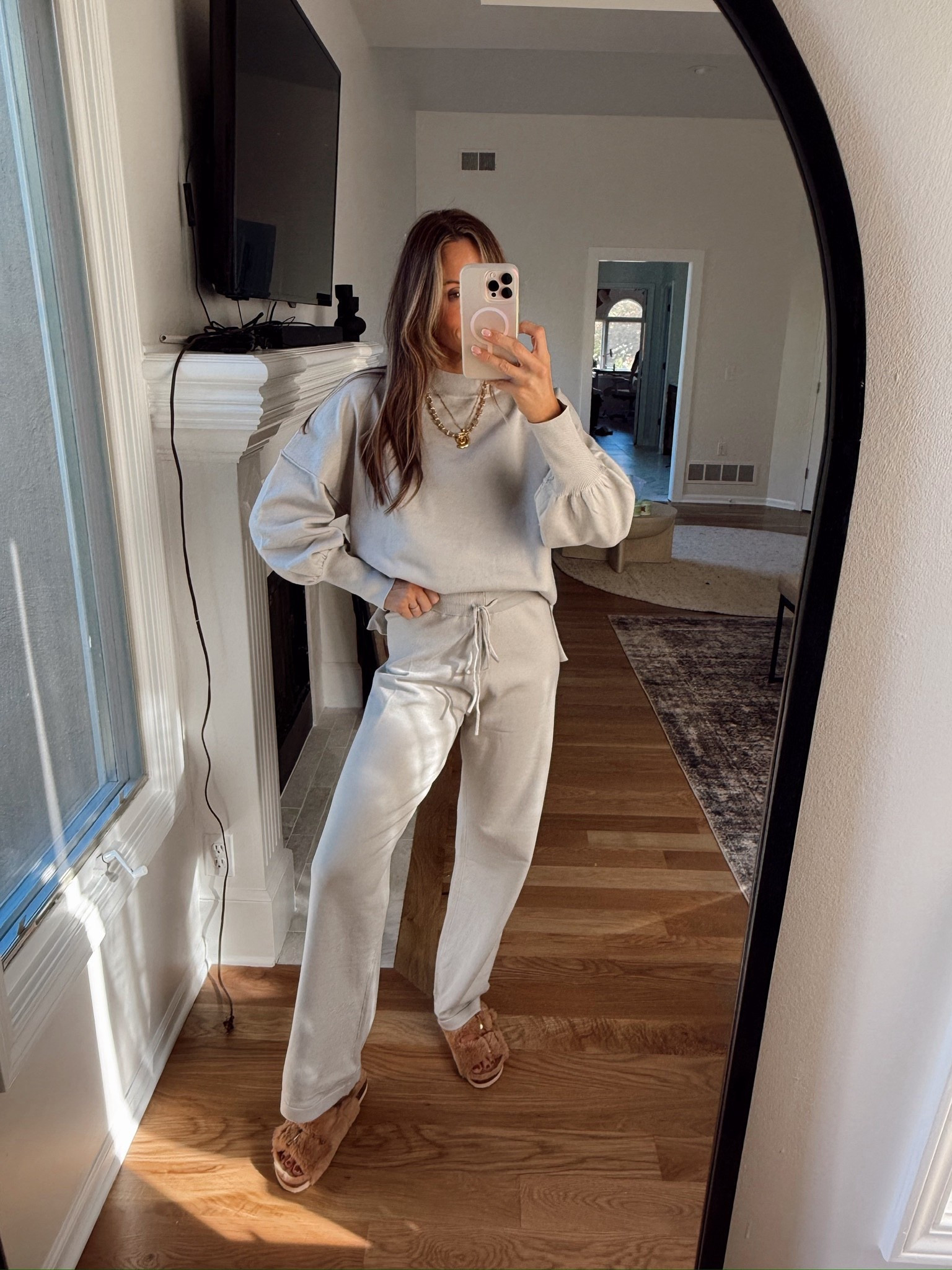 if cozy chic was a thing… it would be this set 🙌 perfect for errands, school drop off, or couch time 🤍