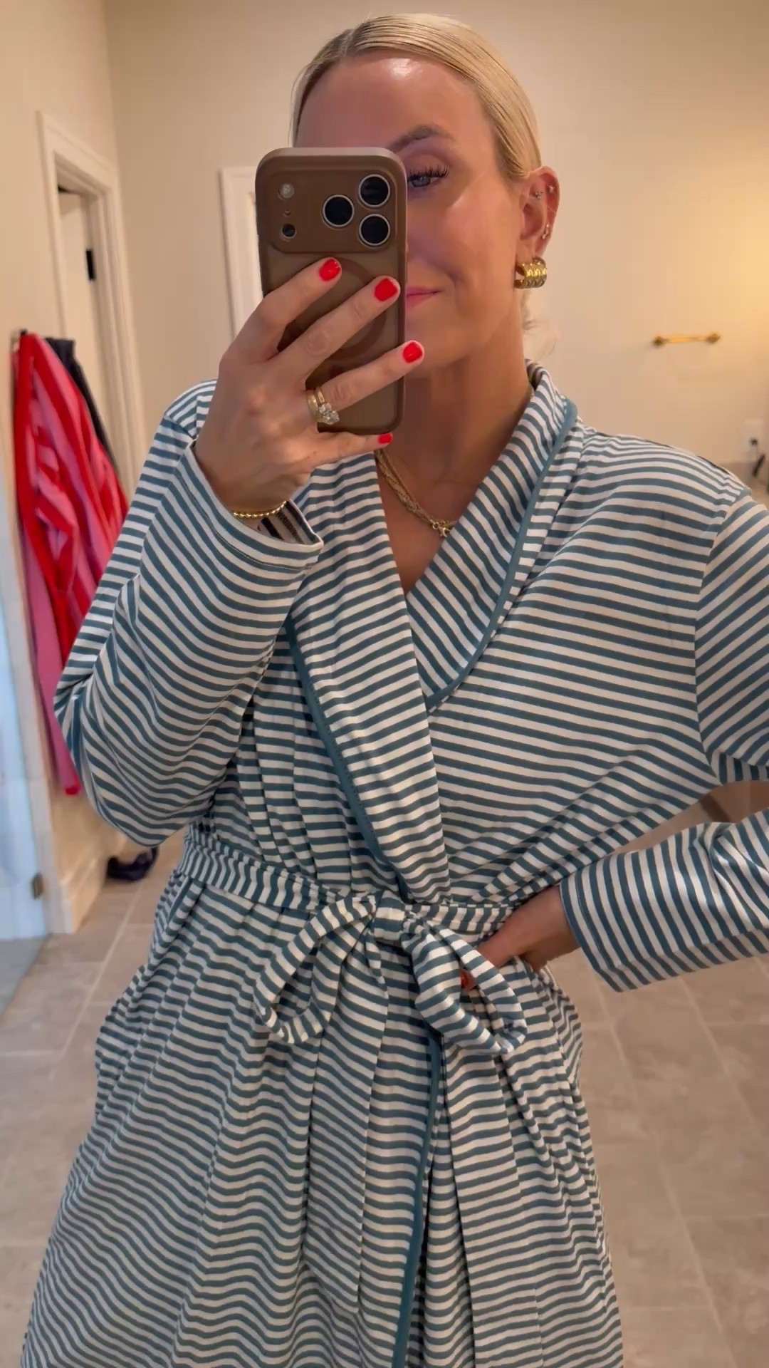 This lake look for less robe is to die for! 

#LTKFindsUnder100 #LTKootd #LTKFindsUnder50