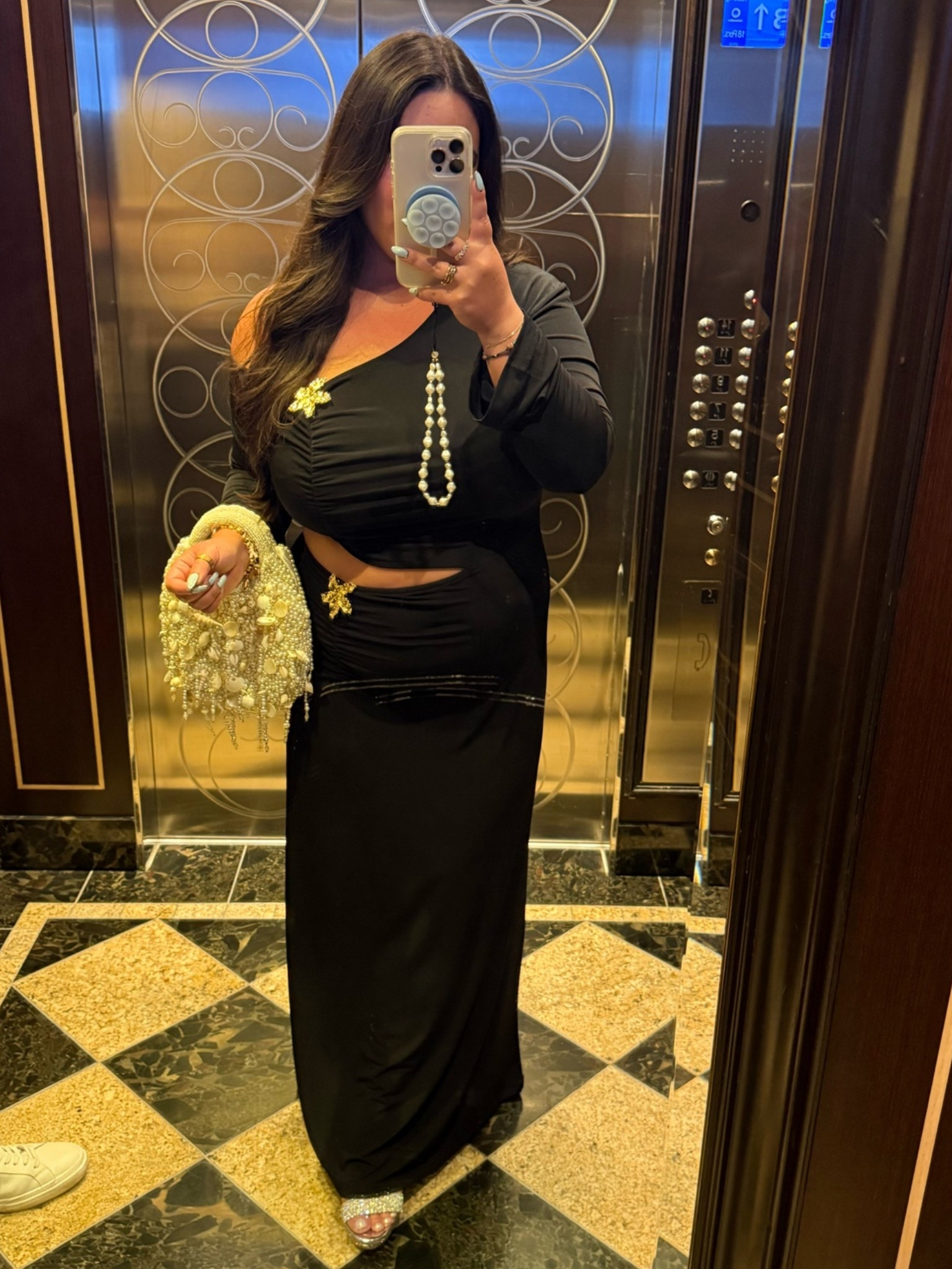One of my go-to outfits!! 🌟

I’m wearing the Large! I’m 5’1”, 170lbs, 36DD