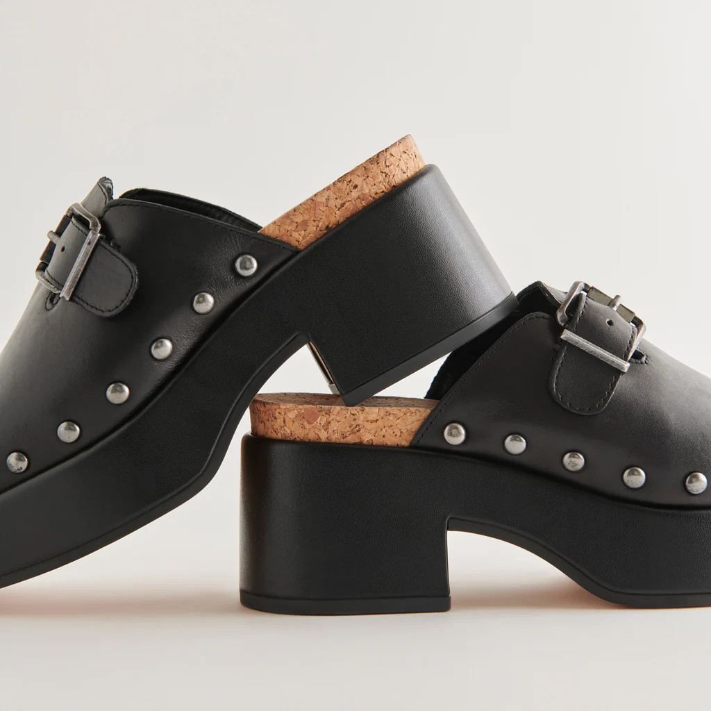 YEVAN CLOGS BLACK LEATHER | DolceVita.com