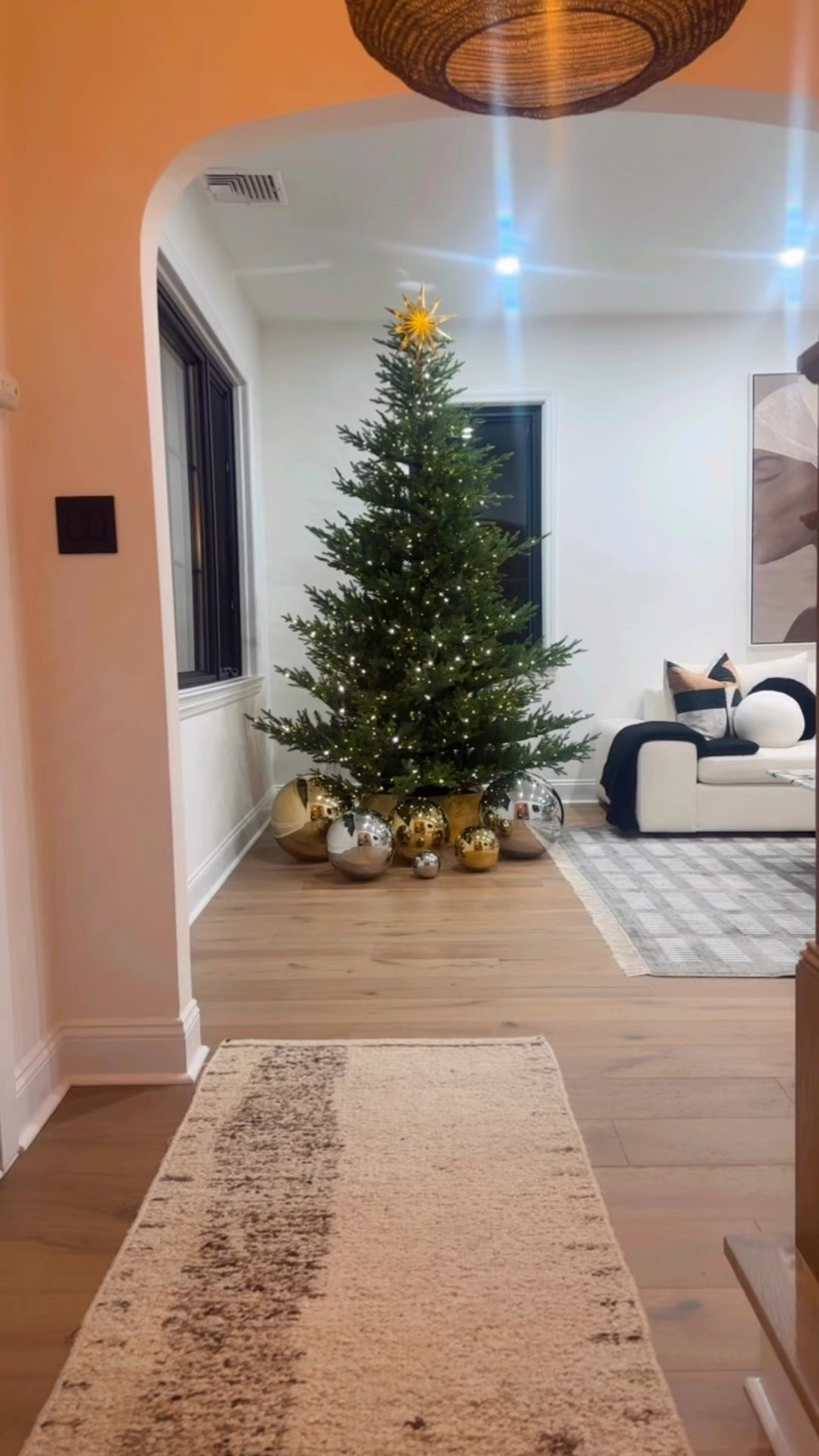 Just like That…
My Christmas Tree 2024
En la sencillez podrás encontrar enormes detalles…


#LTKSeasonal #LTKCyberWeek #LTKHoliday