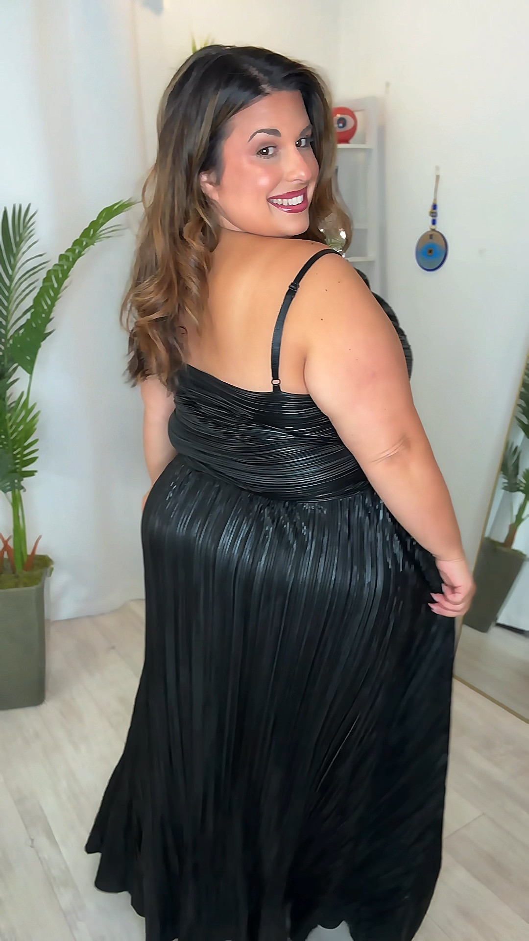 This black dress is insane on! This is the size 20

#LTKWedding #LTKPlusSize #LTKOver40