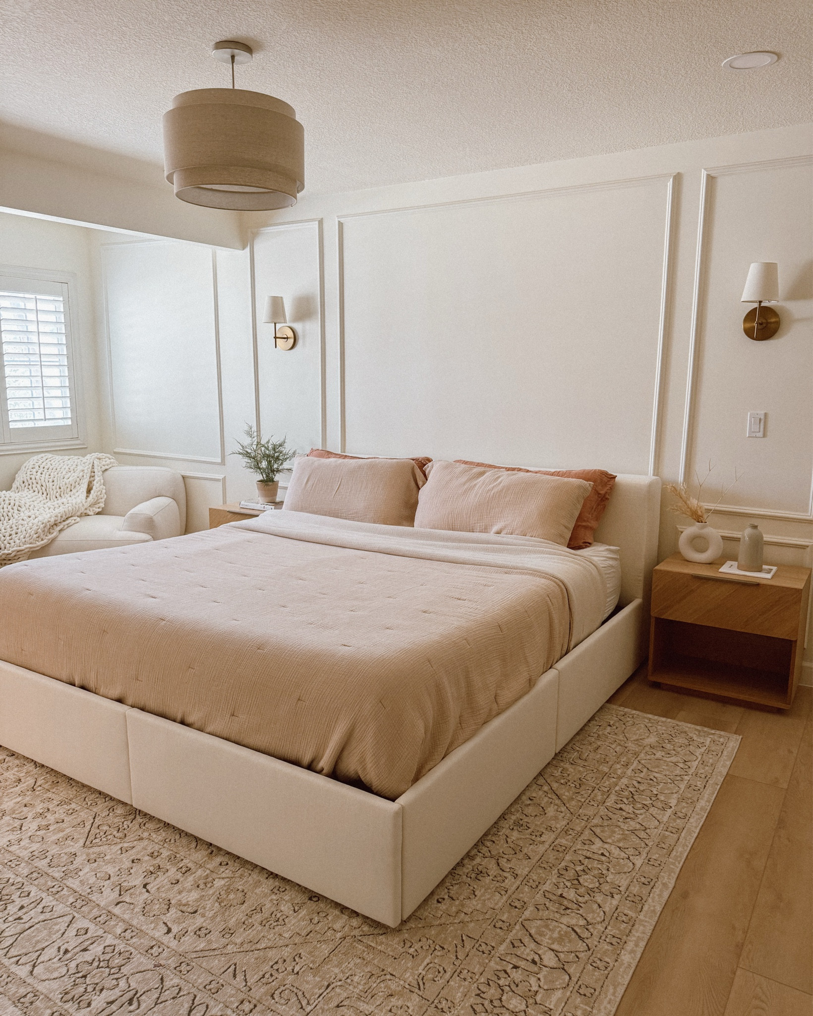 Master bedroom links + bedding & light sale ! 

#LTKHome #LTKStyleTip #LTKSaleAlert
