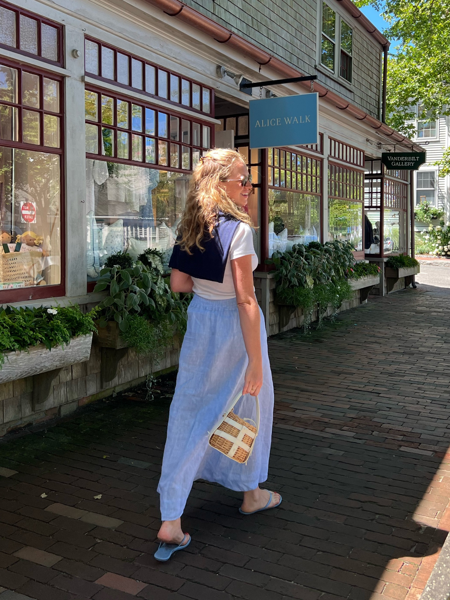 midday outfit change for shopping in town! had to pop into @alice_walk while wearing my cute new skirt! size up if in between, I’m in a M and love this so much! So comfortable & chic! Love the scalloped detail on the pockets as well

#LTKSeasonal #LTKStyleTip