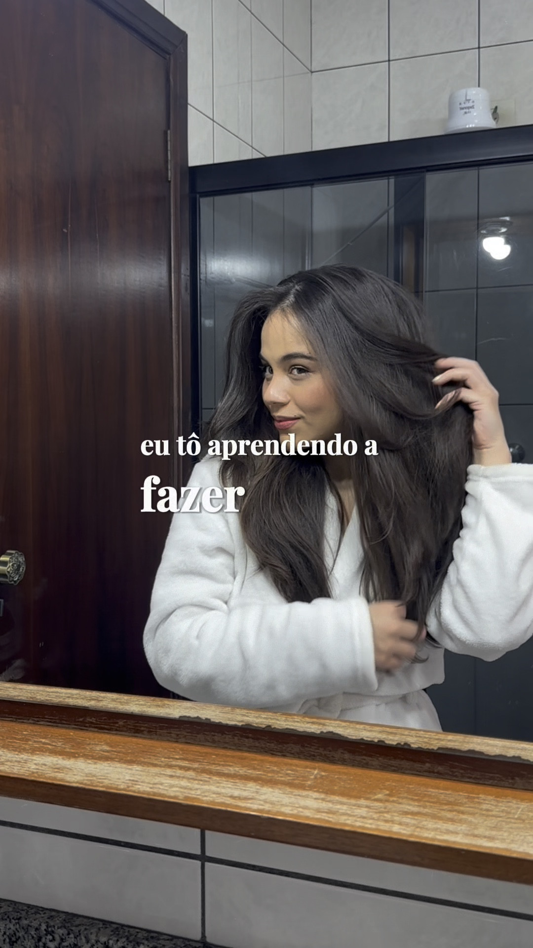 Minha escova de cabelo express com secador! 🤍✨  
.  
1. Um bom protetor térmico 
2. Mantenha o bico do secador sempre por cima da mecha, evitando o ar por baixo para não bagunçar os fios.  
3. Não encoste o bico do secador no cabelo; mantenha uma distância segura para proteger as mechas.  
4. Finalize com um jato de ar frio ou passe o secador nas pontas (com proteção!) para alinhar ainda mais o cabelo.  

Abaixo vou deixar anexado todos os produtos, incluindo os itens da lavagem ⬇️

#LTKbeleza #LTKbrasil