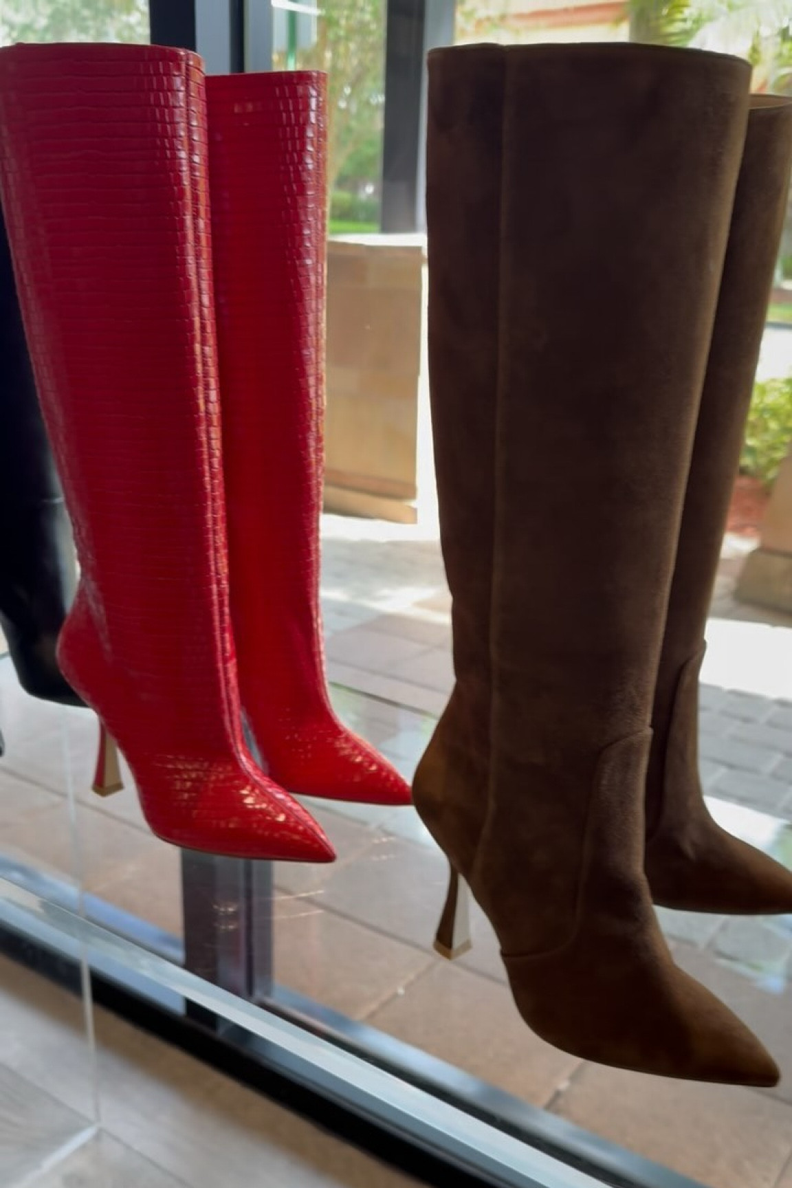 Check out these new Stuart Weitzman boots! ❤️ Loving the red for a pop of color, the brown for a classic vibe, and the black for that sleek look. Which one’s your fave? #stuartweitzman #boots #personalshopper