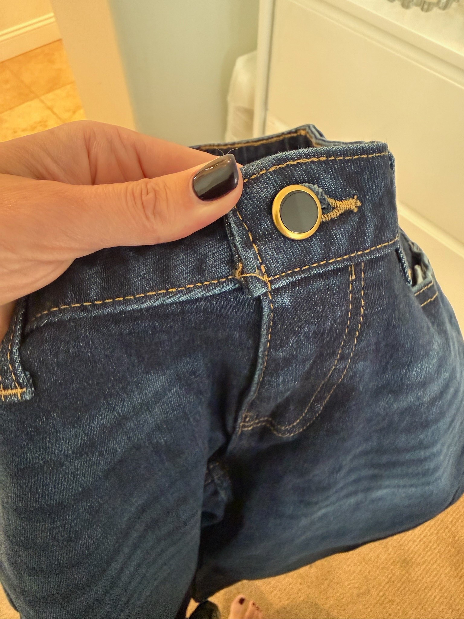 The button detail on these jeans, are you kidding me?!?! The fit on these are amazing as well.

Em sizes:
Height: 5’6”
Weight: 115lbs
Tops: small
Pants: 2, small, 25