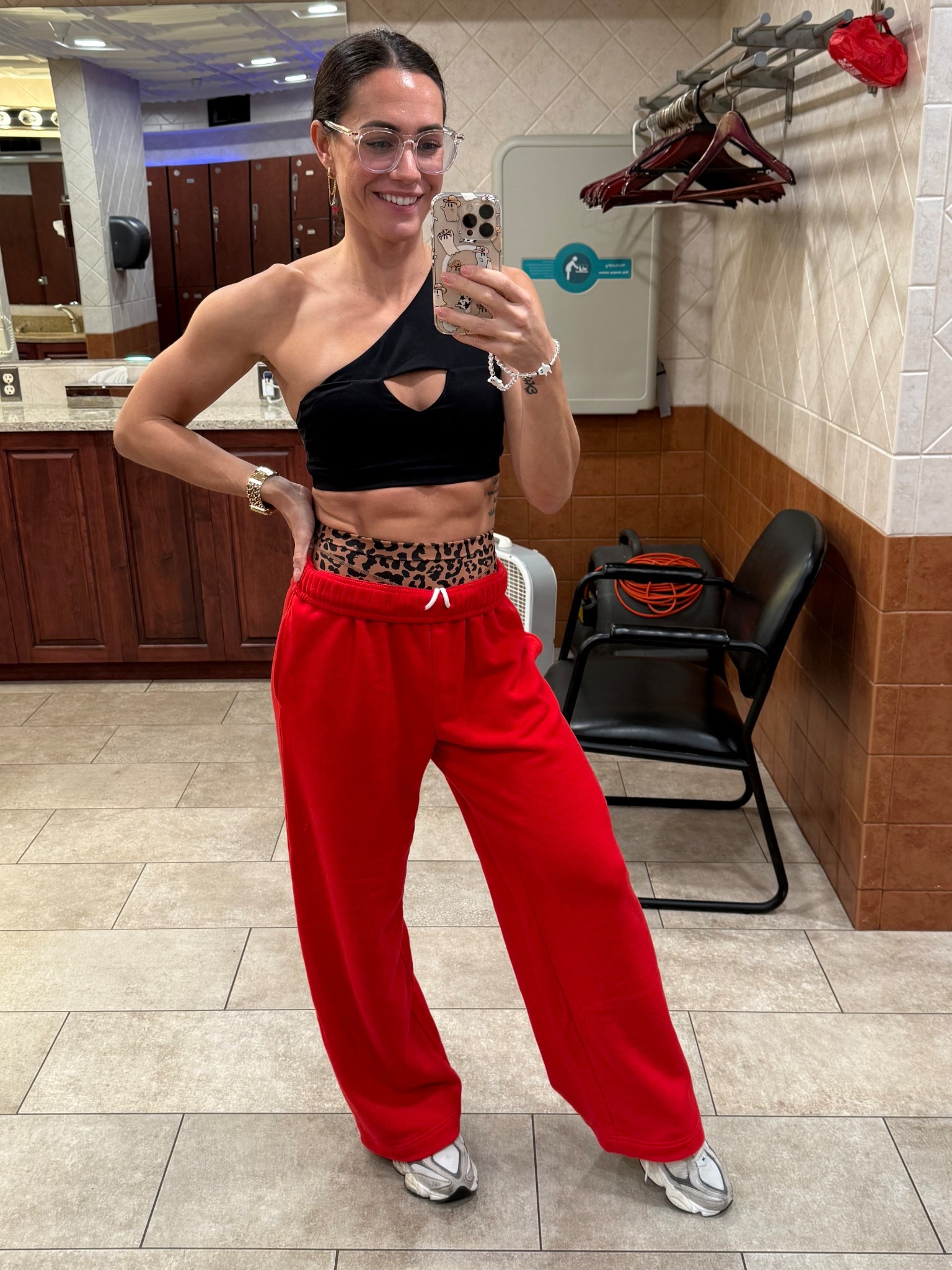 These sweats. 🤌🏼 They are perfect for a lower body pump cover. The color is bright and vibrant and the fleece is so soft on the inside!

#LTKActive #LTKSeasonal