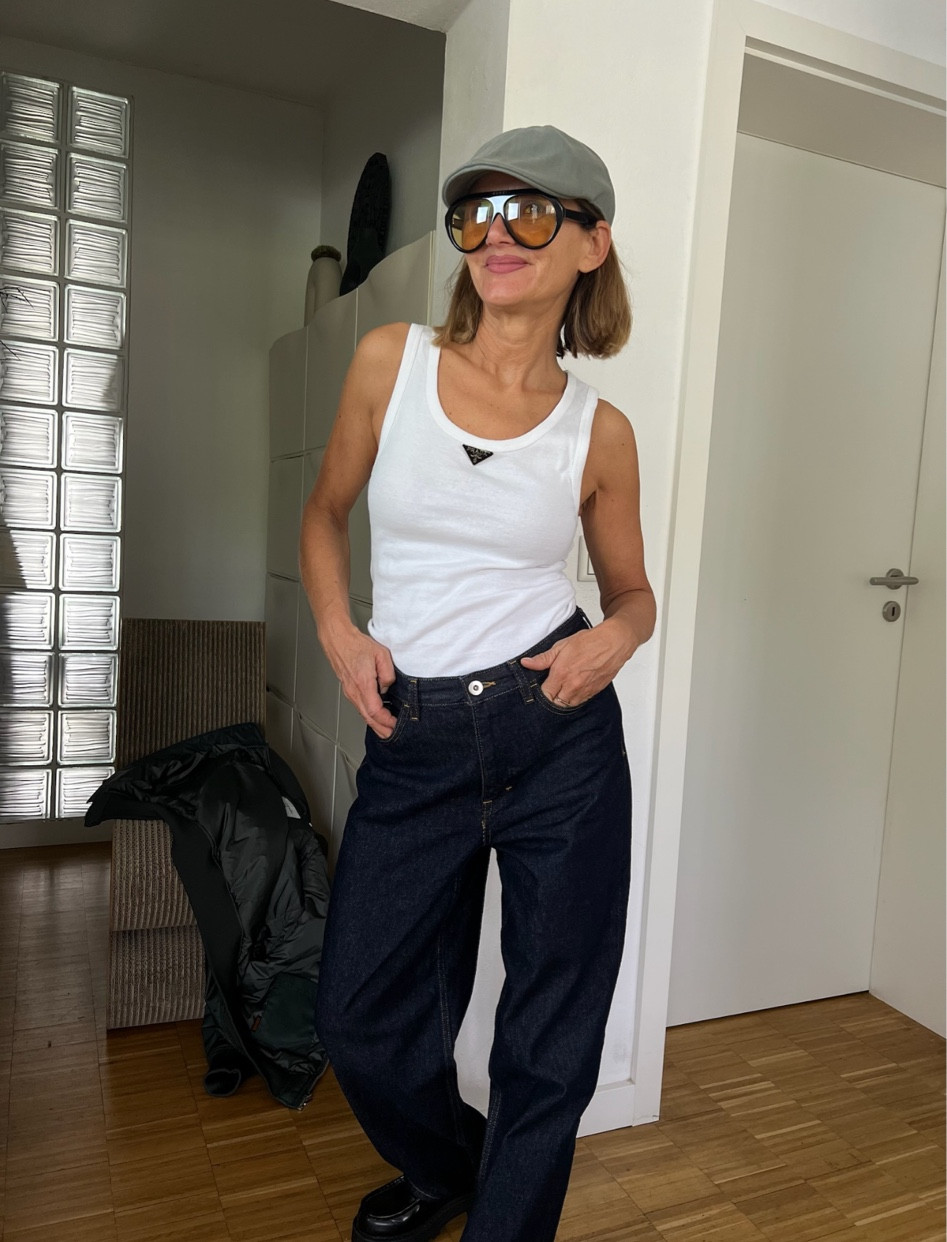 Jeans und Top immer TOP .. Tanktop noch mit Prada-Brosche und du hast ein Designershirt

#LTKunder50 #LTKeurope #LTKstyletip