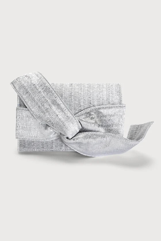 Perfect Retreat Silver Woven Bow Clutch | Lulus (US)