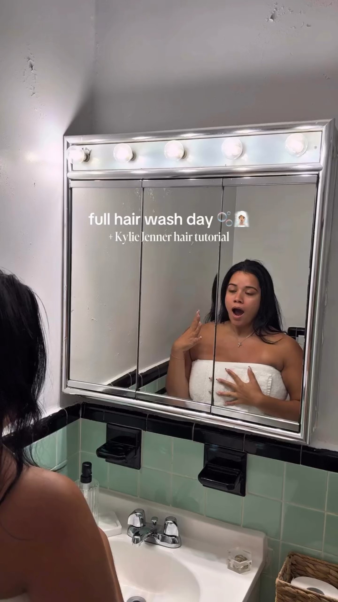 hair wash day 🫧🧖🏽‍♀️ start to finish with products + Kylie Jenner hair tutorial ✨

#hairwashday #hairtutorial #haircare #kyliejenner #howto