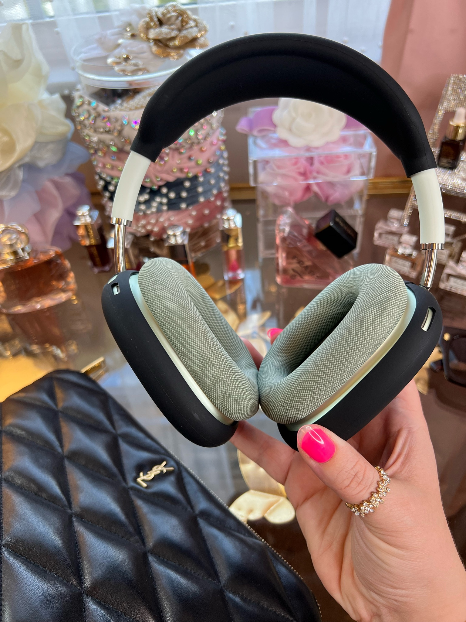 Apple AirMax Covers #amazon #apple #appleaccessories #amazonfinds #techgiftideas

#LTKtravel #LTKCyberweek #LTKHoliday