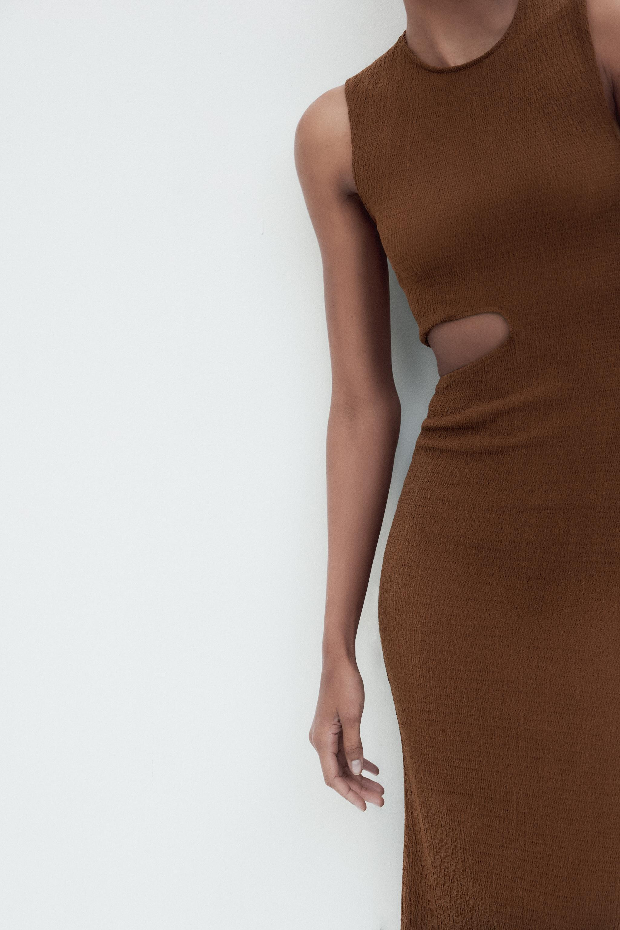 Long textured dress. Round neck and sleeveless. Cutout detail at waist. | Zara US