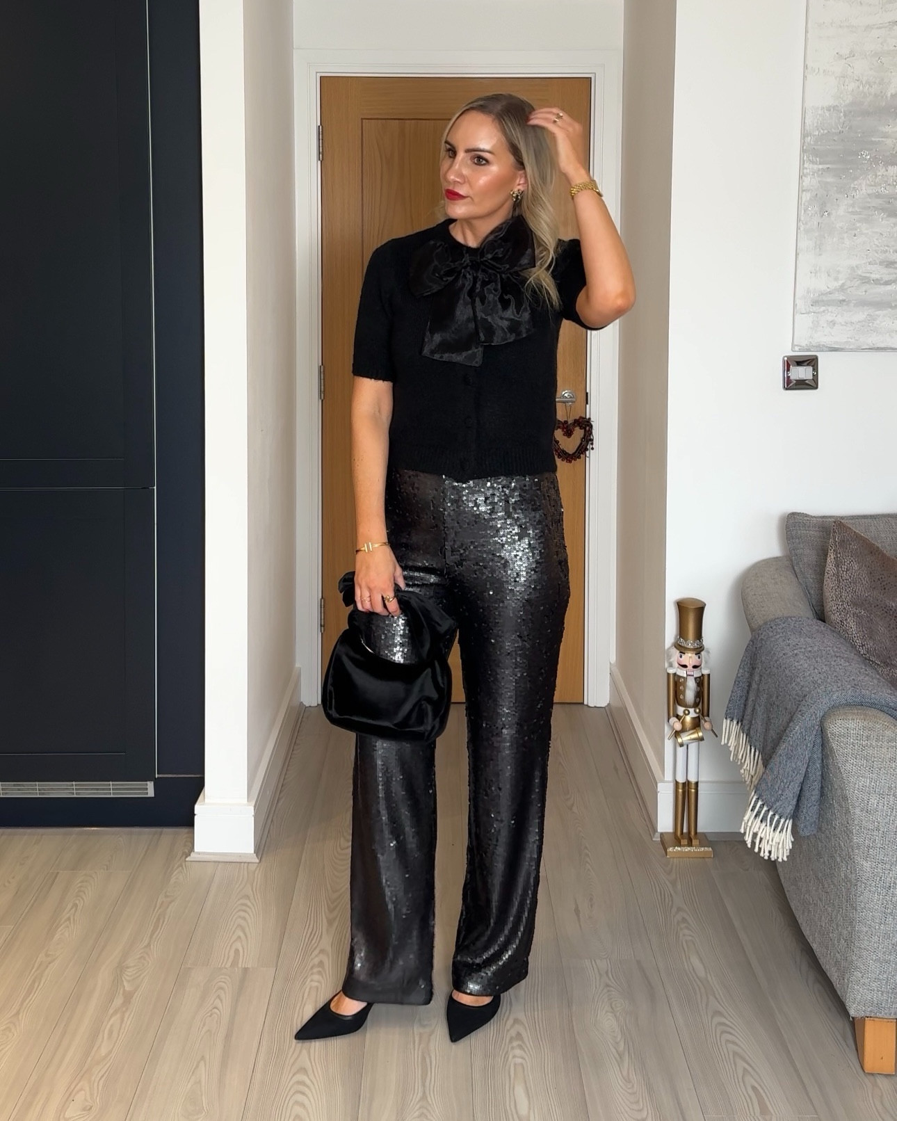 Festive party outfit idea 🖤🥂 