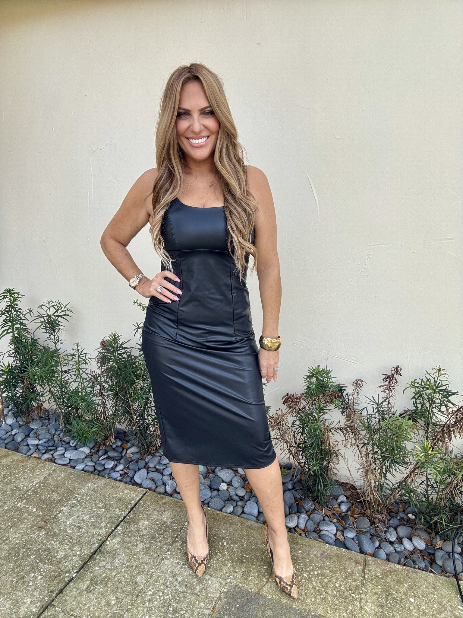 This faux leather dress is classy with a little bit of edge! Paired with a heel and some gold jewelry! 

#dress #fauxleather #dressup #classy #edgy #leather #leatherdress #heels #pumps #gold #walmartfind #walmart #walmartfashion #sexy #sassy #midlength #midi #holidayoutfit #newyears #christmasoutfit #outfitinspo #fashion #affordable #budget #sale #under50 #ageappropriate #seasonal #fall #winter #partyoutfit #professional #giftsforher #gift #datenight 

#LTKfindsunder50 #LTKstyletip #LTKover40