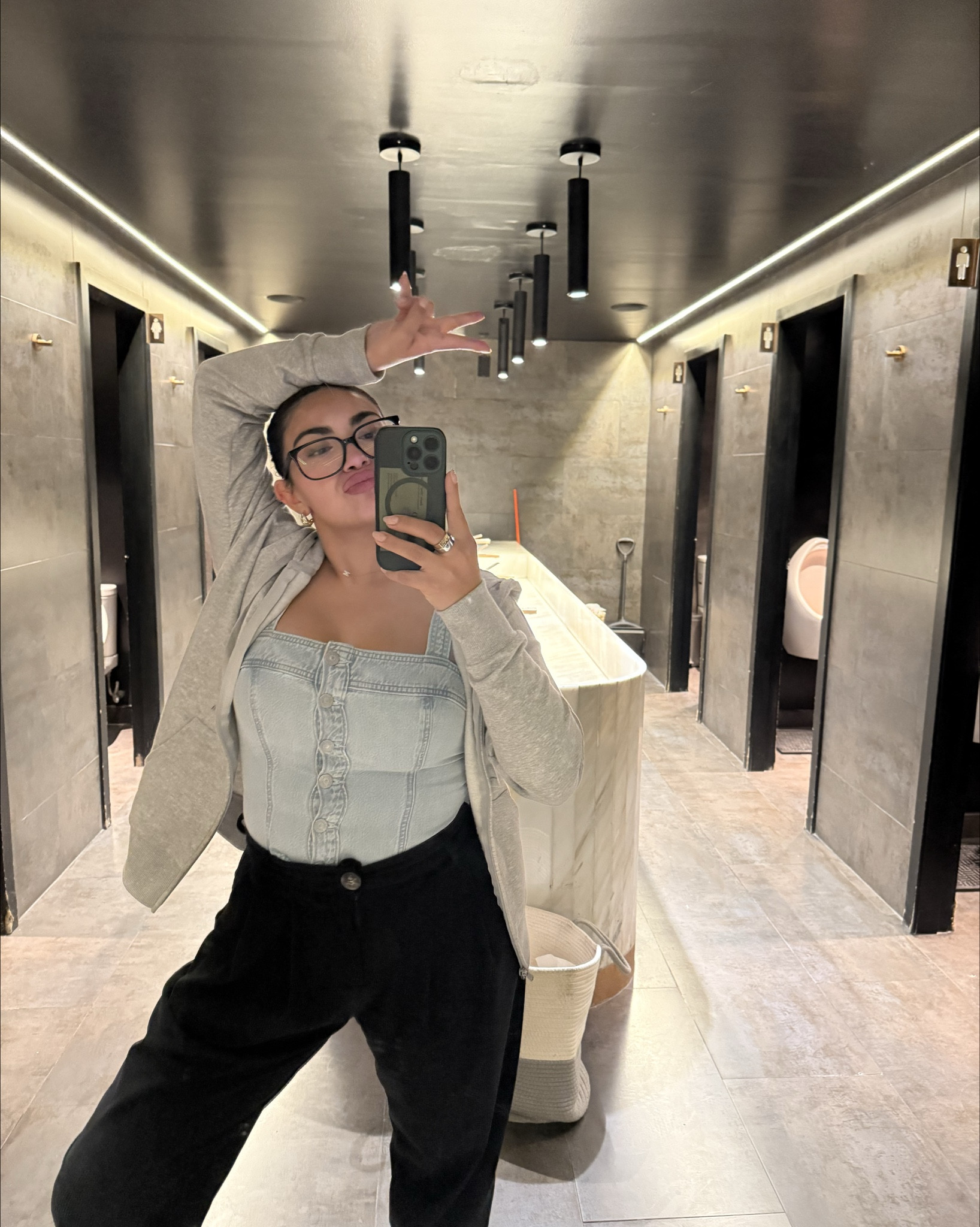 Cutest top and super comfy 🖤

#LTKgrwm #LTKdayinmylife #LTKootd