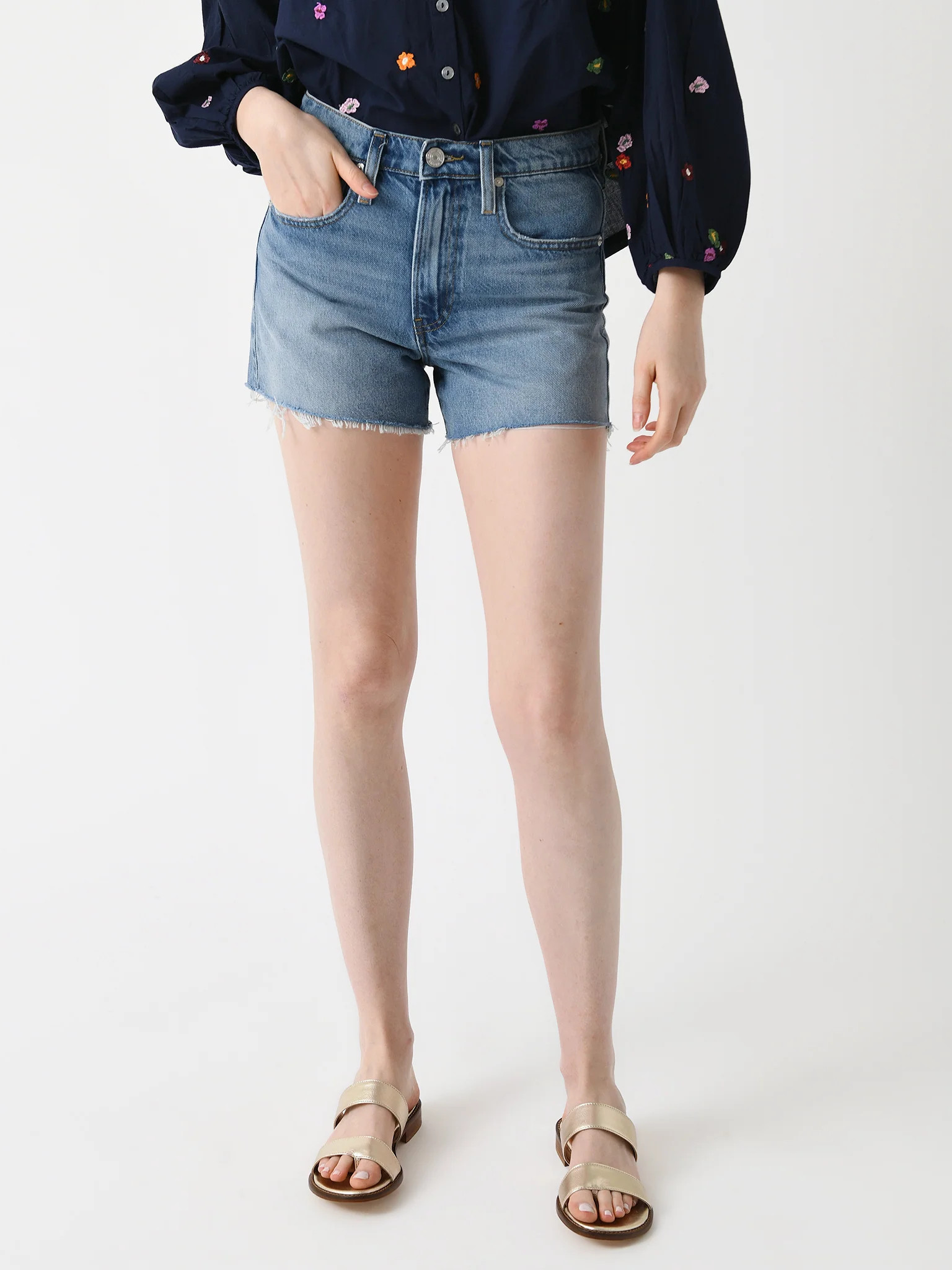 FRAME
                      
                     Women's Le Brigette Raw Fray Short | Saint Bernard