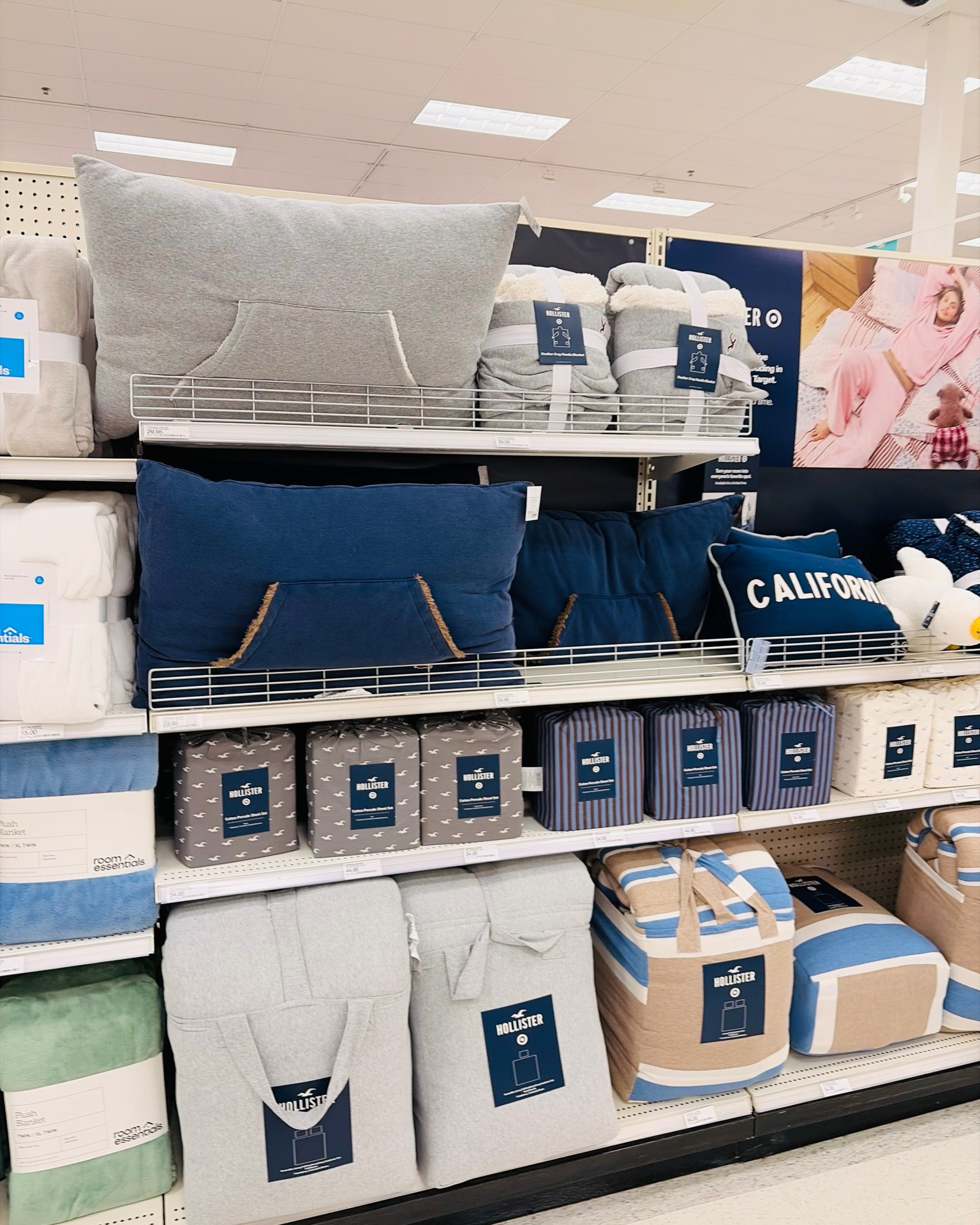 College dorm bedding and more! 
@Target 





Teen bedroom, kid bedroom, cozy loungewear

#LTKHome #LTKKids #LTKSaleAlert