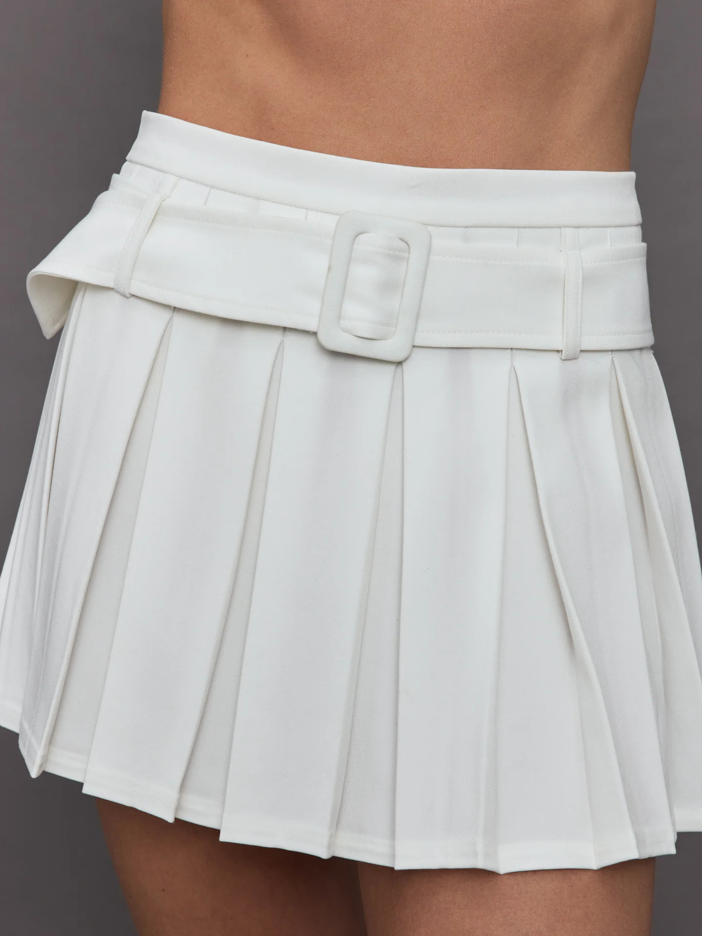 Goldie Byrd Belted Pleated Skirt - Cream - Size S | Carbon38