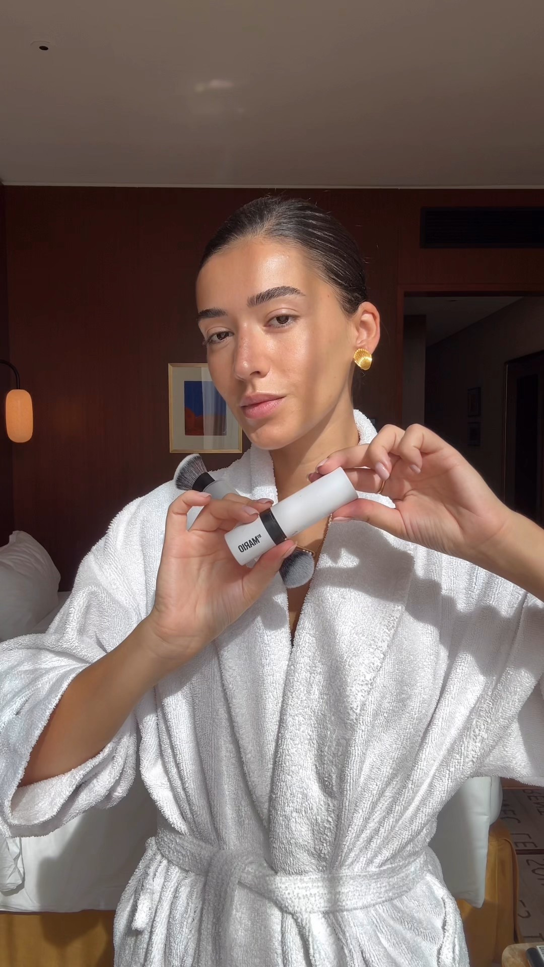 Glowy dinner makeup look

#LTKBeauty