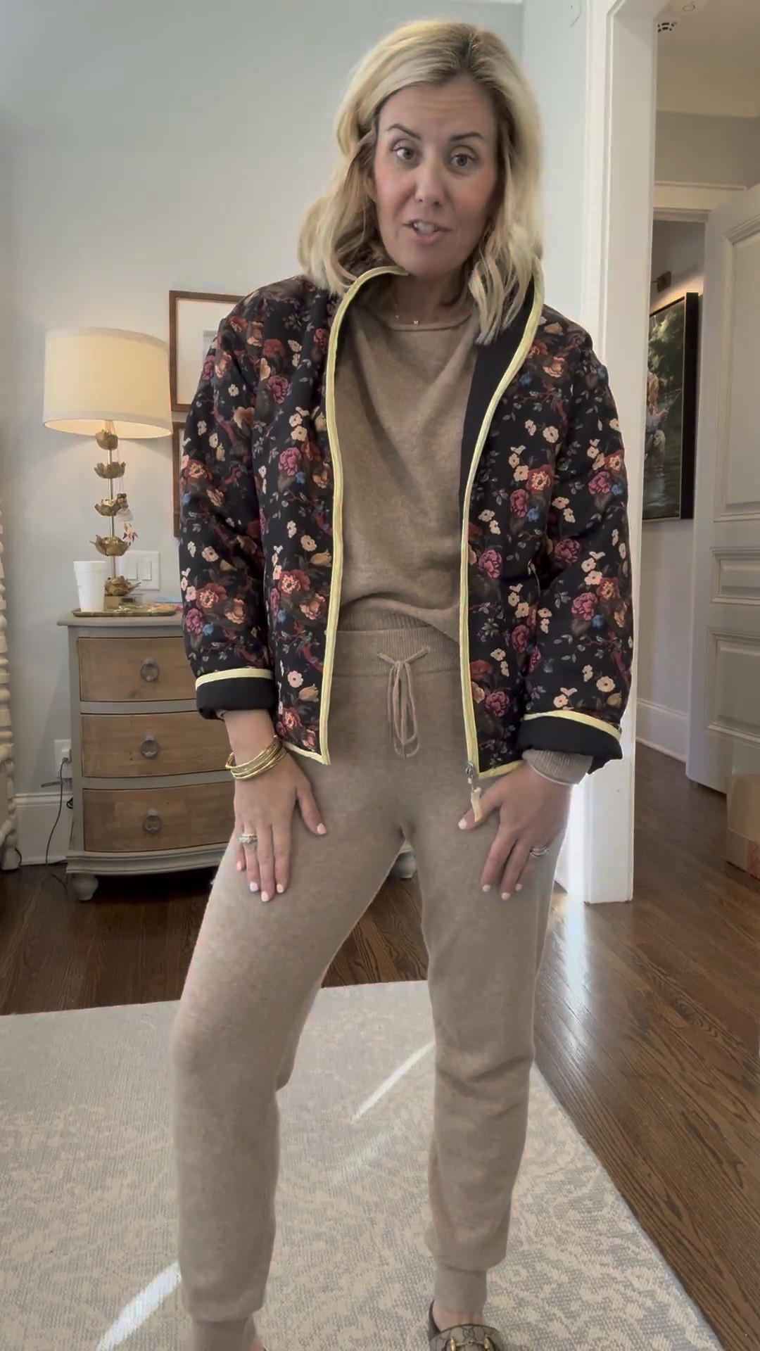 A cashmere set made complete with a pop of pattern, don’t you think?

Top & bottom- xs
Reversible Jacket -xs
Slides - 38

#LTKootd #LTKmomlife #LTKdayinmylife