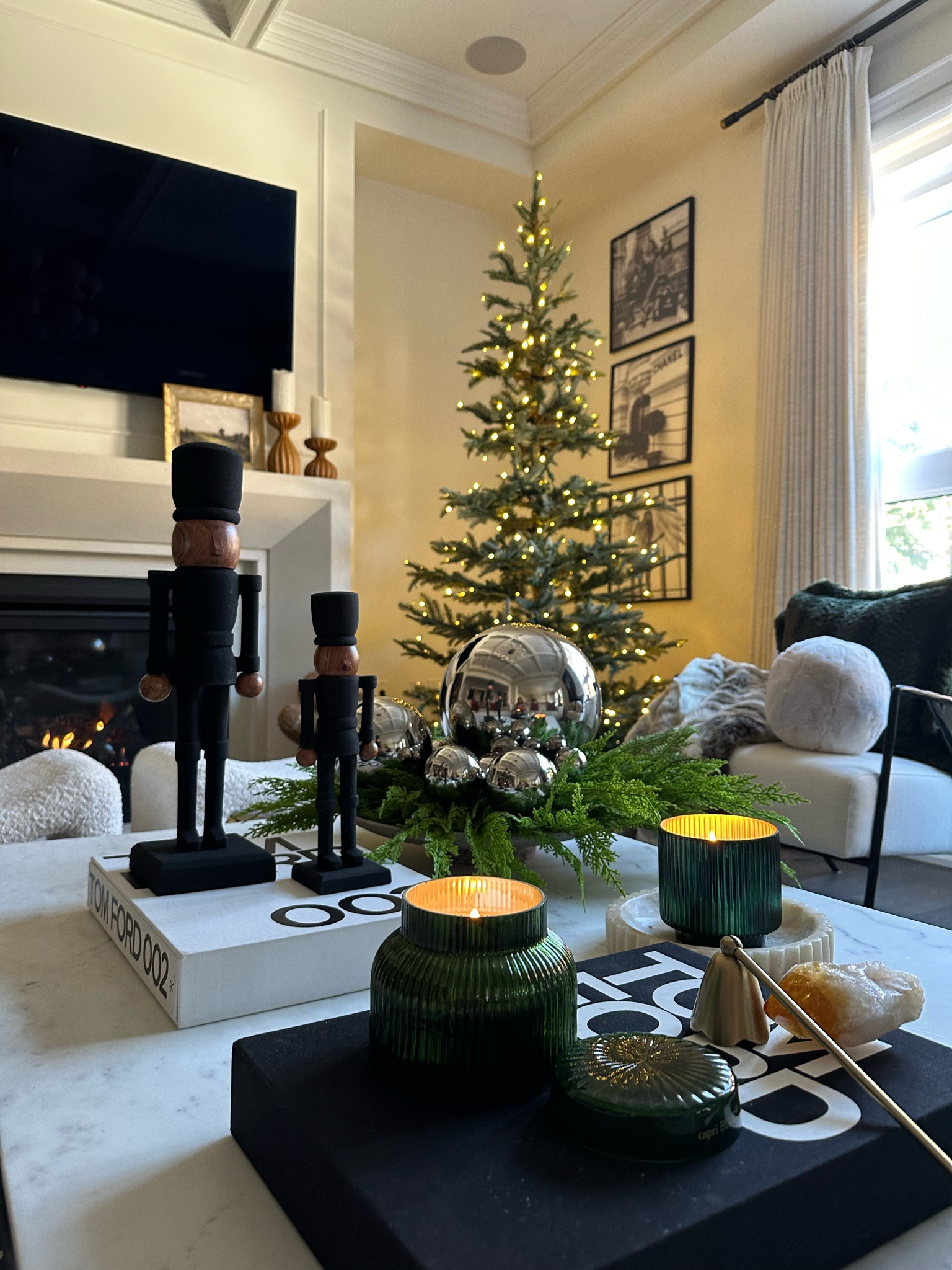 Holiday decorrations

#LTKcanada #LTKstyletip #LTKsale