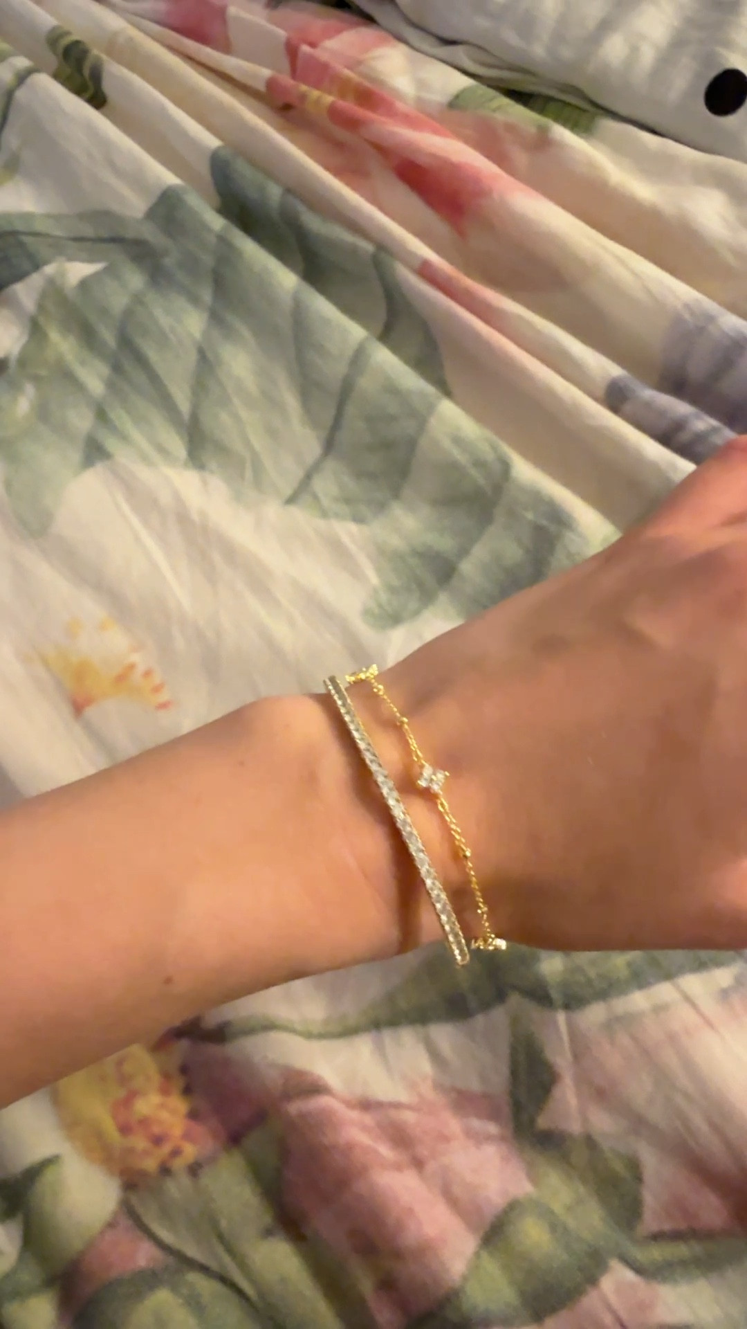 Looking for affordable gold jewelry? My Ana Luisa favorites have held up SO well after almost a year of use! Grab everything I'm wearing below. #analuisany #analuisambassador #bestdeal