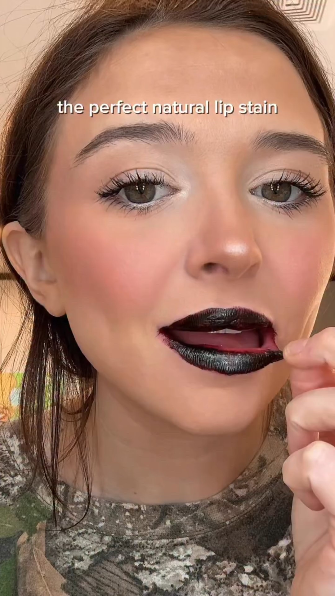 the best lip stain I’ve ever tried. period. 💋

Shop the Fall in Line Peel-Off Lip Liner Stain now at @sheglam_official 🩷

#SHEGLAMpartner #SHEGLAM #SHEGLAMlipstain