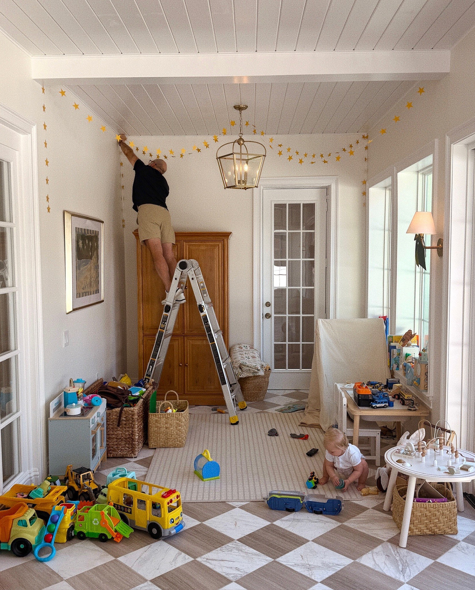 loving our paper star garland, may just keep it all year 🌟

#LTKHome #LTKHoliday