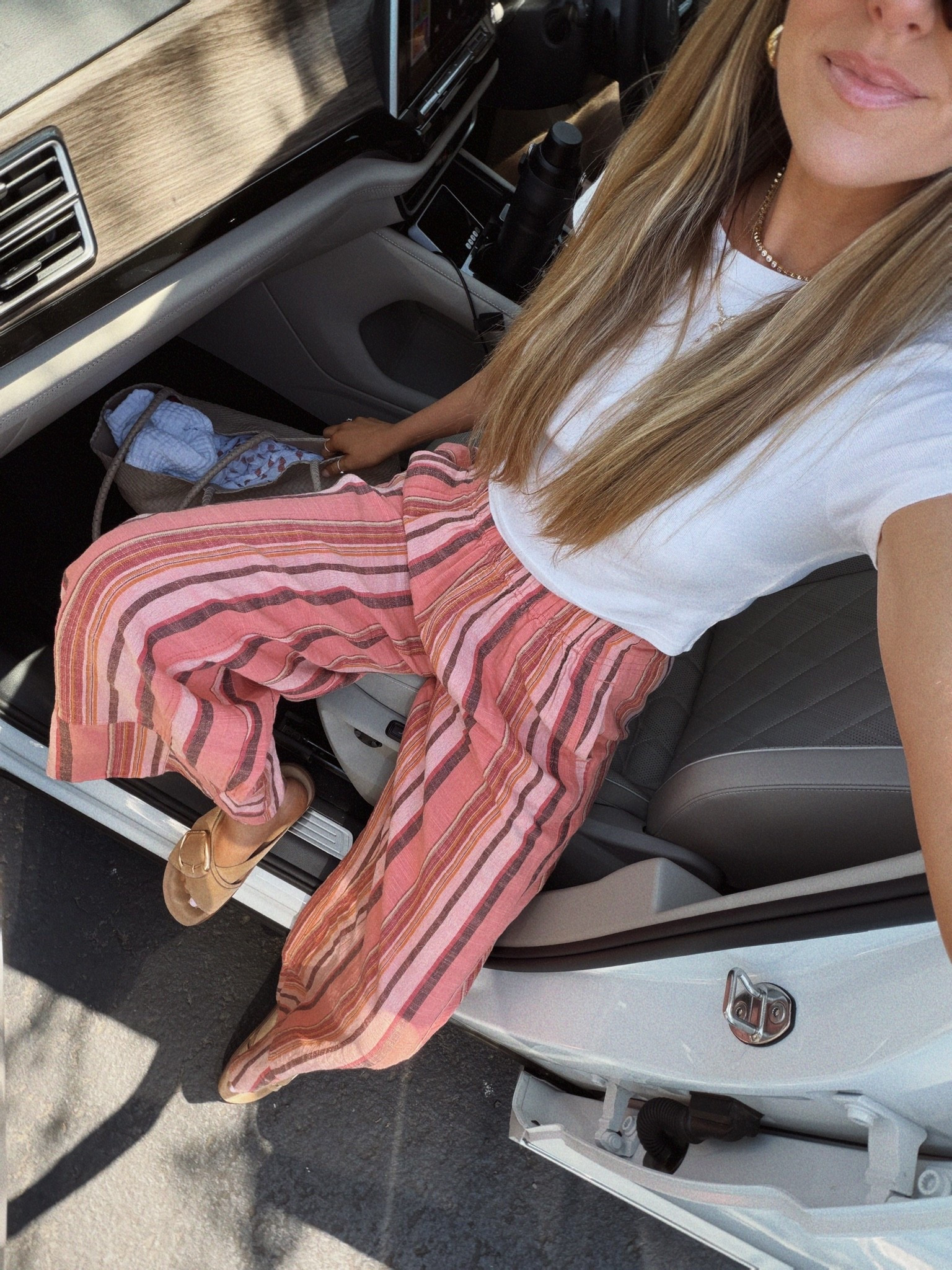 Today’s outfit! Size down in pants! I’m wearing an XS — they’re super stretchy!

#LTKootd