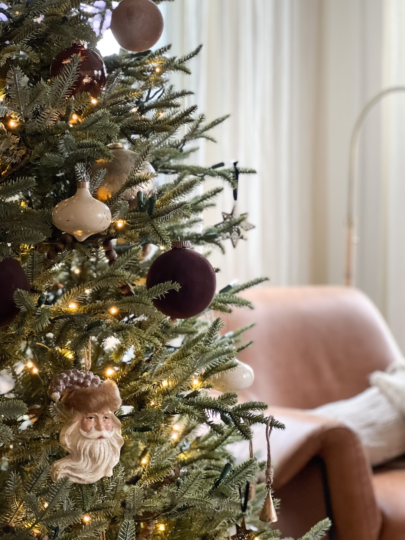 Neutral Christmas Tree and decor. Our Living Room Tree is complete and I love how warm the brown and brass tones make this space feel!

The Reactive glaze ornaments and the brown velvet ornaments are DIYs. You can find the tutorials for both @the.handwrittenhome

Brass bells. Brown velvet ornaments, Balsam Fir tree. Kilim Blanket. Woven tree collar. Blanket ladder. Velvet ornaments. Flocked ornaments. Brass star tree topper. Vintage Santa face ornament. Wood bead garland.


#LTKSeasonal #LTKHoliday #LTKCyberweek