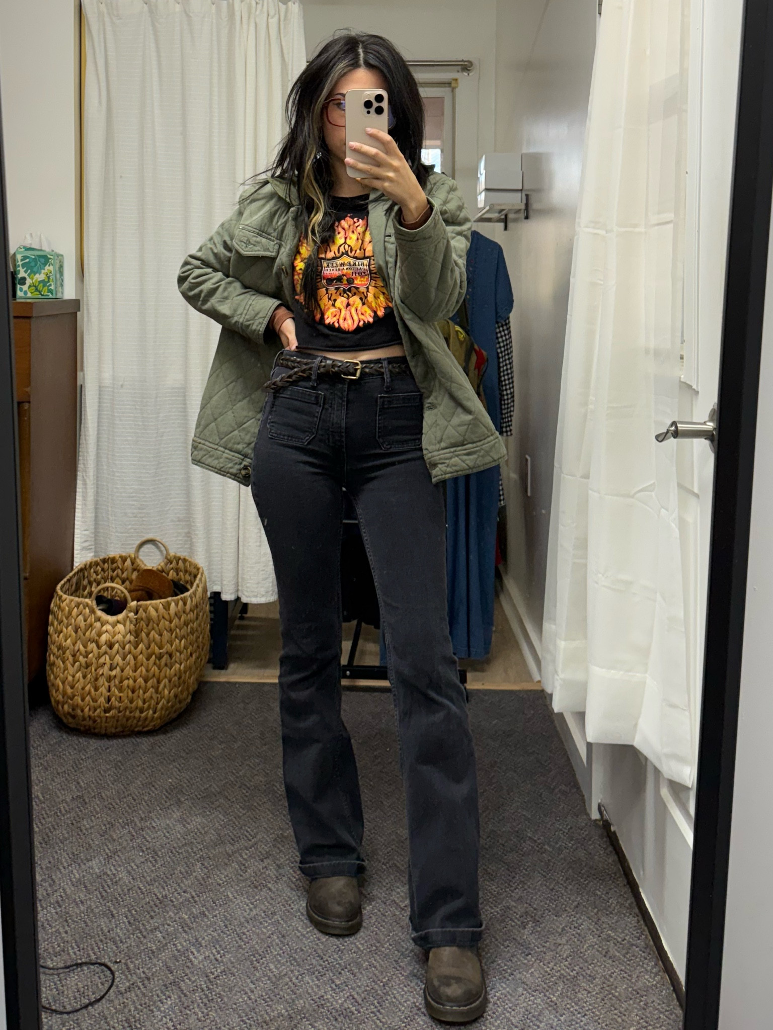 I feel very cowboy 🤠🖤 I’ve linked jeans from Gap that Ive worn and love! For my build (5’2 100 lbs) Gap seems to have jeans that fight me really really nice! Hope this helps 🖤