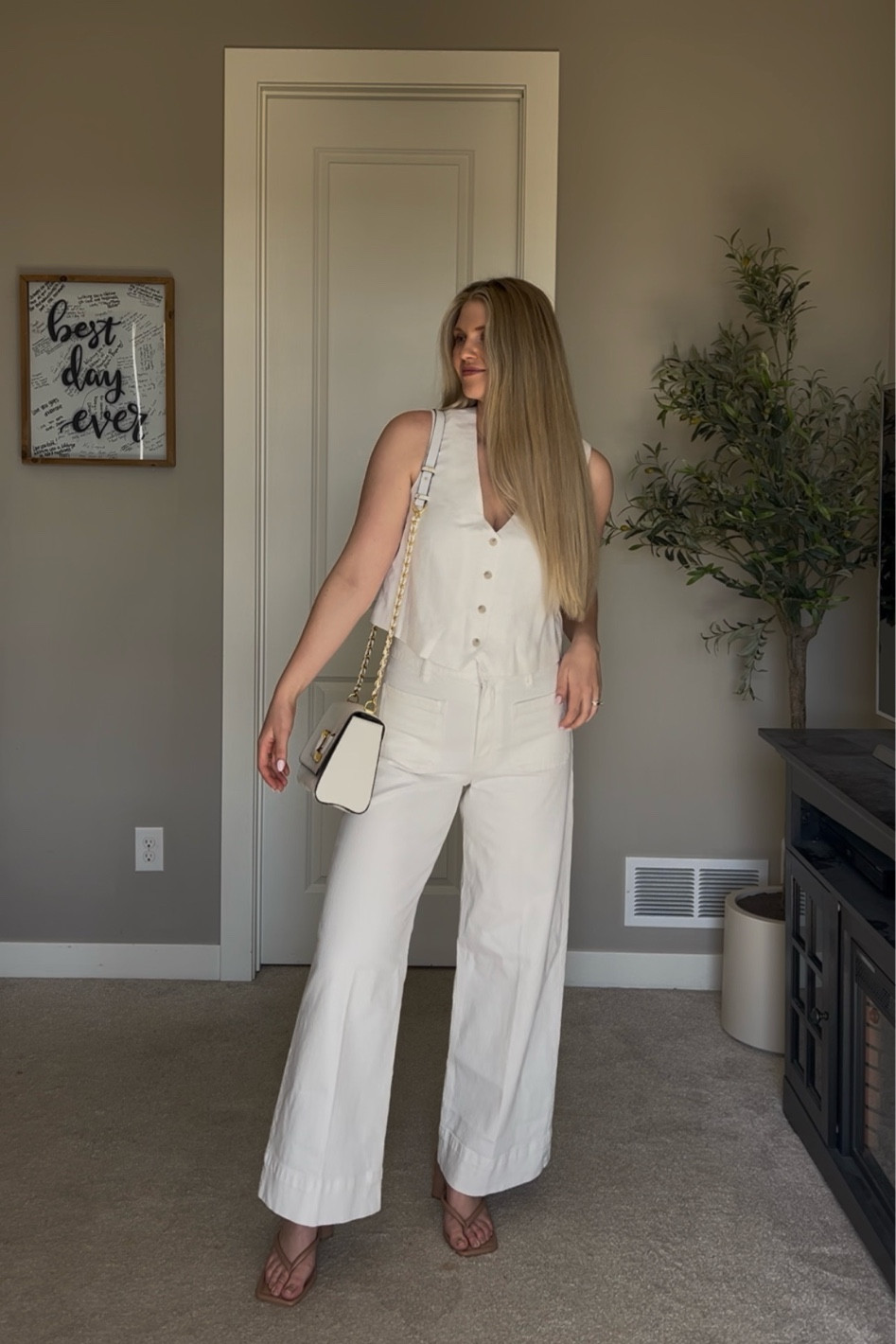 The most comfortable jeans ever!! 🤍

#LTKSeasonal #LTKworkwear