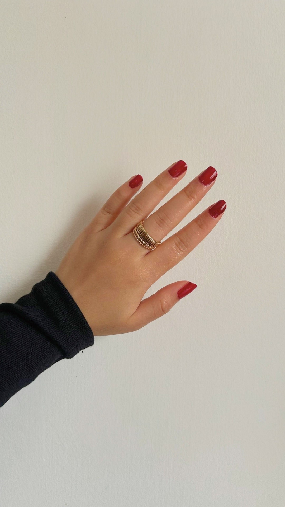 Looking for the perfect red nail polish?
This shade is Dream from ella+mila — a rich, wine-red moment that feels timeless and elevated 🥰

Proof that nails at home can still feel like a little luxury. One of my favorite self care rituals and honestly a staple for every girl who loves a classic red! ✨